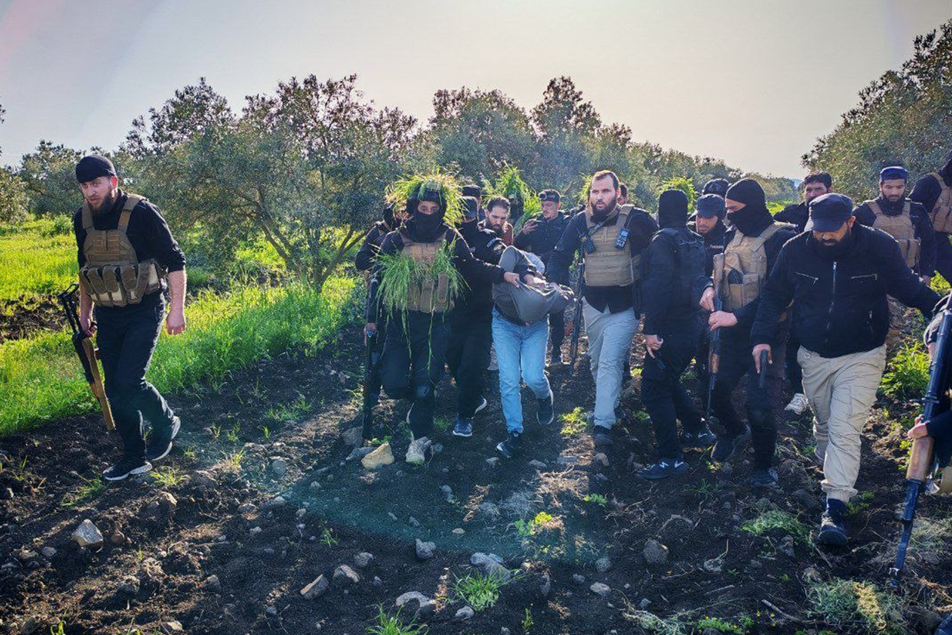 دمشق تعلن إحباط مخطط لخلية تابعة لحزب الله لإطلاق صواريخ من القنيطرة