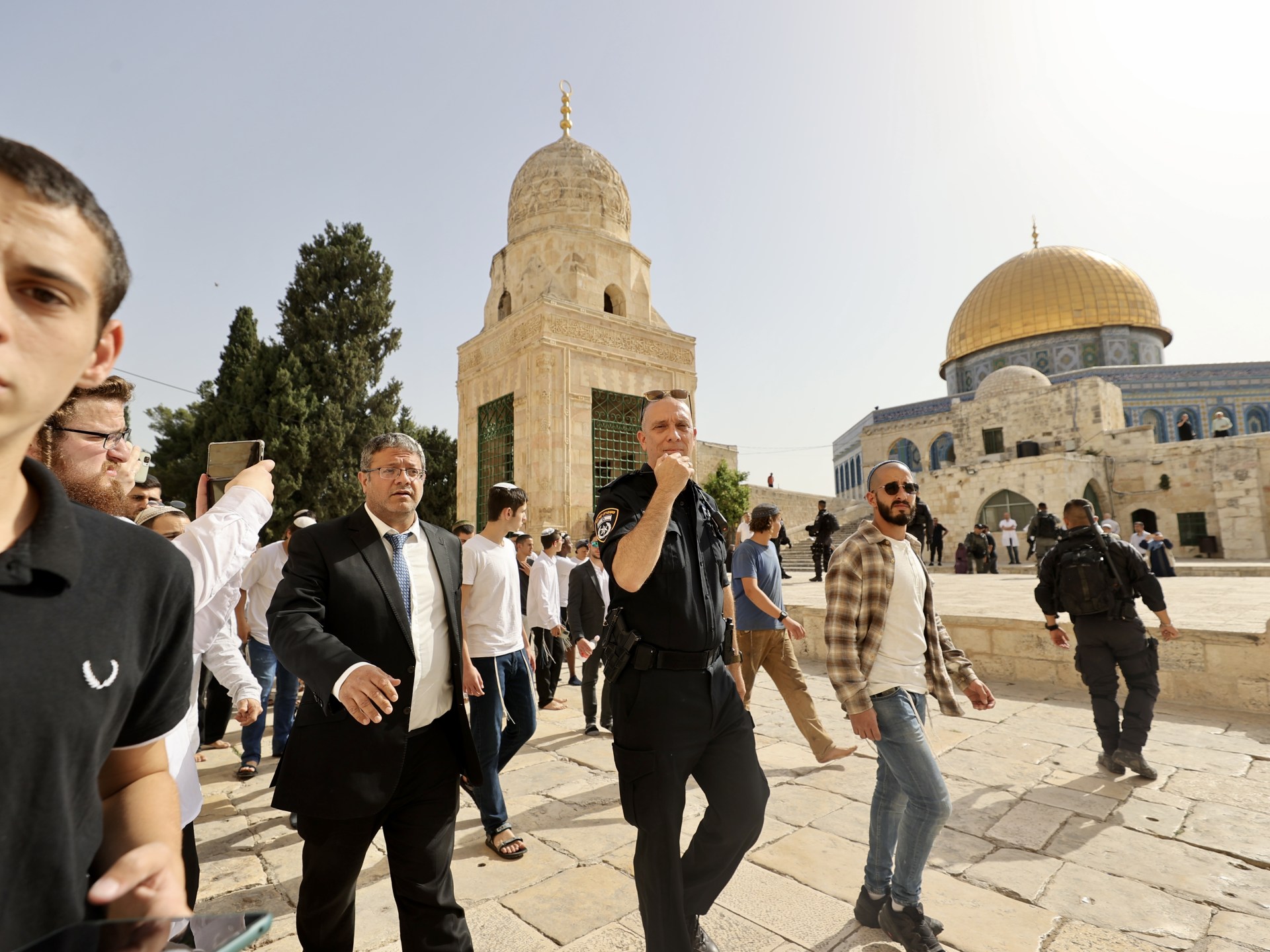 بن غفير يقتحم الأقصى وإصابة 7 فلسطينيين واعتقال 18 بالضفة