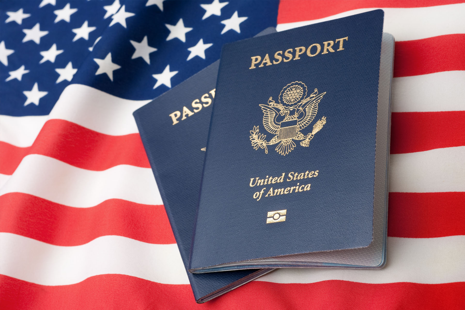 مساع أمريكية لتجريد مئات المواطنين المولودين في الخارج من الجنسية