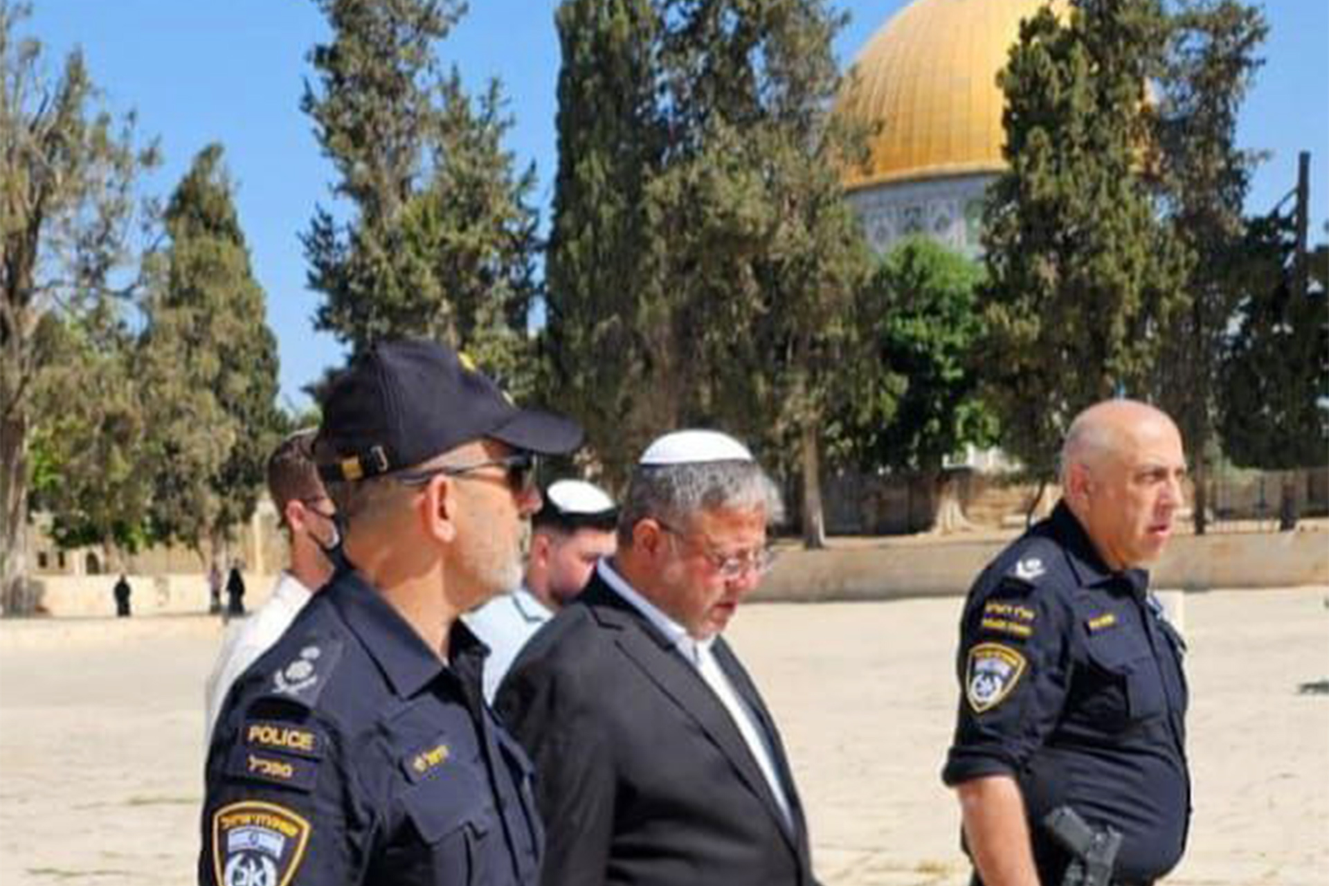 بن غفير يقتحم الأقصى تزامنا مع استمرار إغلاقه في وجه المصلين لليوم الـ38