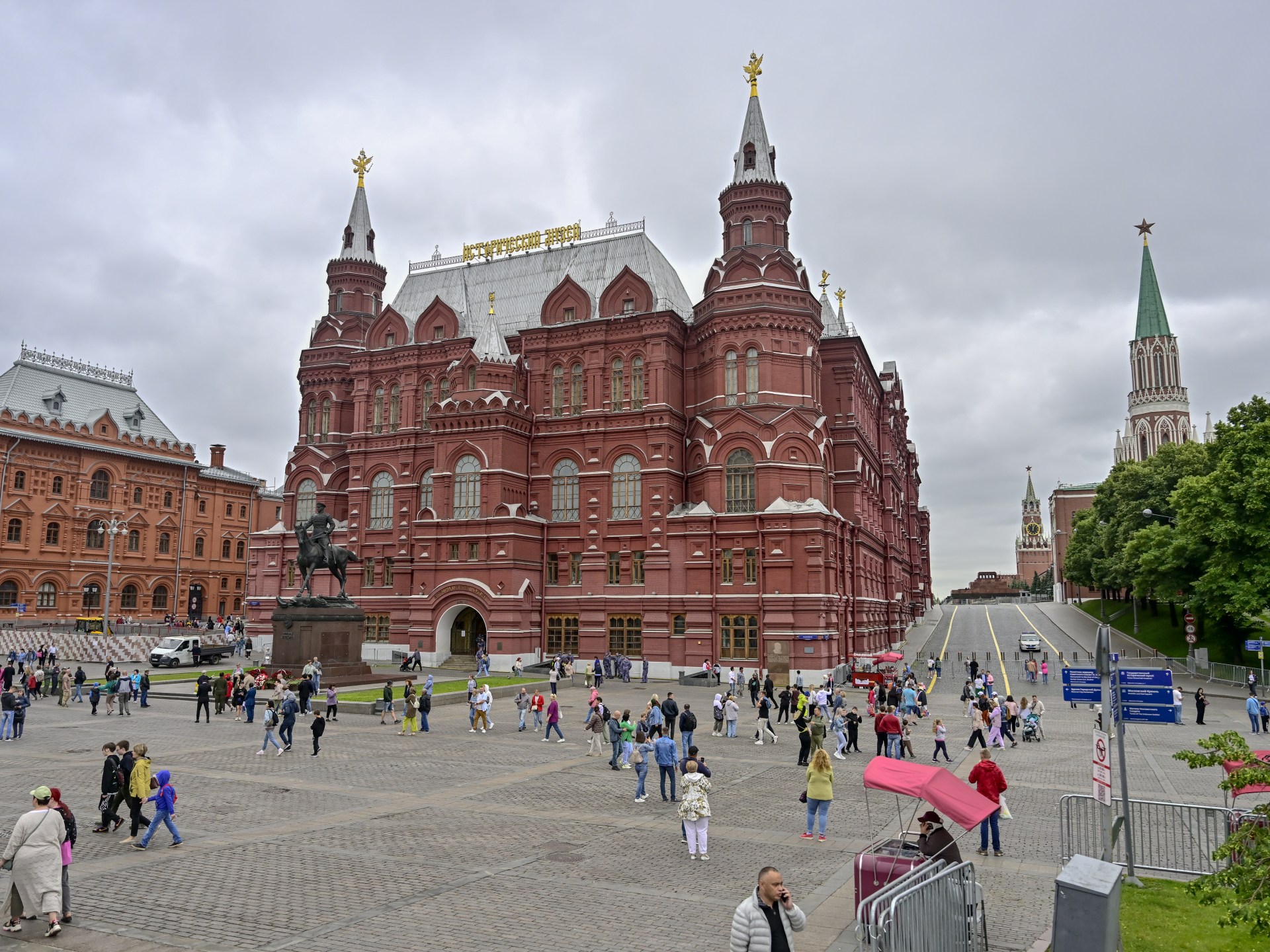 ما الذي يدفع الروس للهجرة الجماعية إلى بيلاروسيا؟