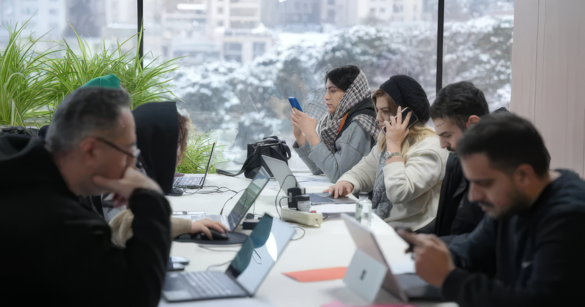 الإنترنت لمن تختارهم الدولة.. ما قصة "الخط الأبيض" في إيران؟