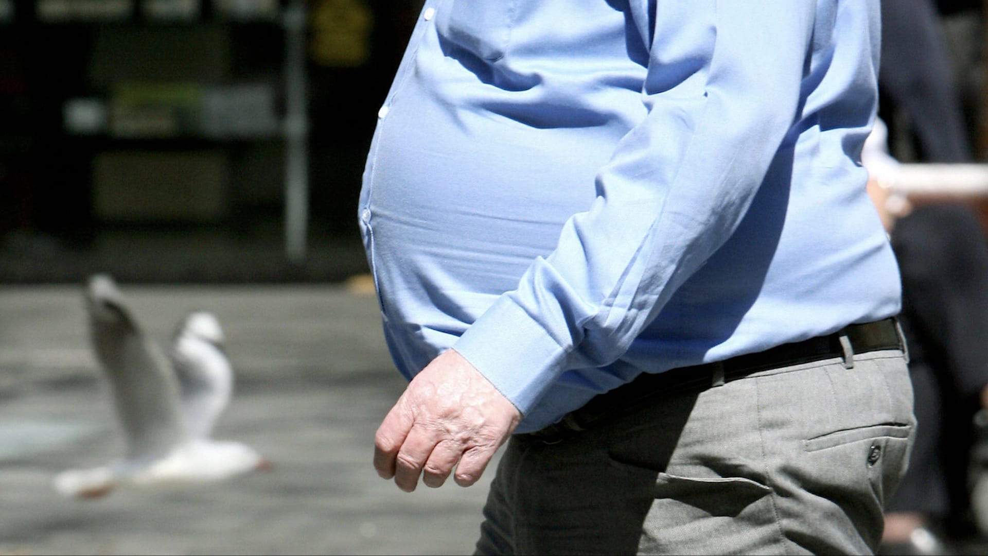 قد لا تتعلق بكمية طعامك..3 أسباب لتراكم دهون البطن