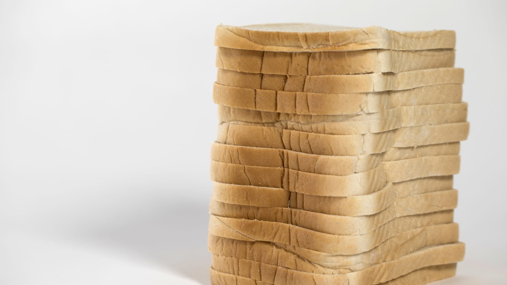 الخبز الأبيض أكثر صحة من الخبز الأسمر لهذه الفئة من الأشخاص