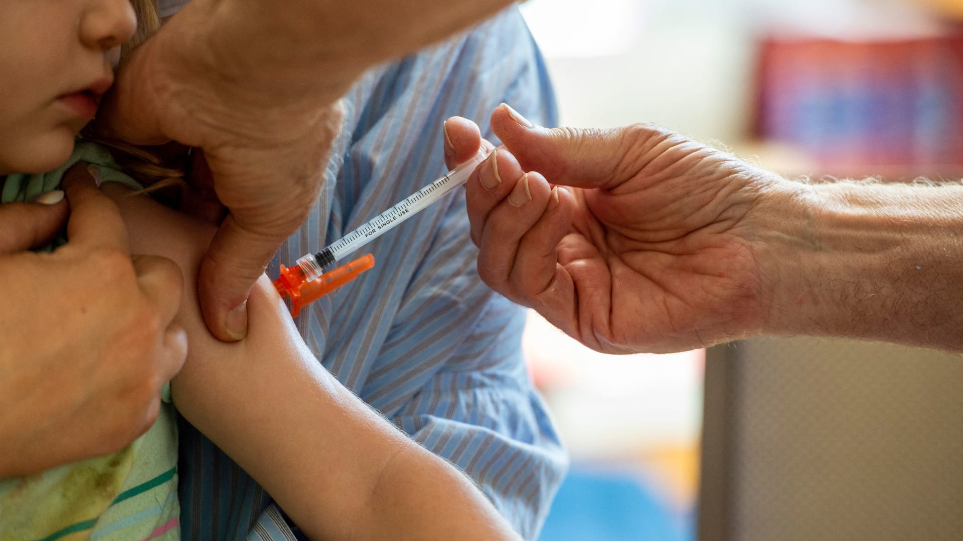 "الزيز".. متحوّر جديد من "كوفيد-19" ينتشر في أنحاء الولايات المتحدة