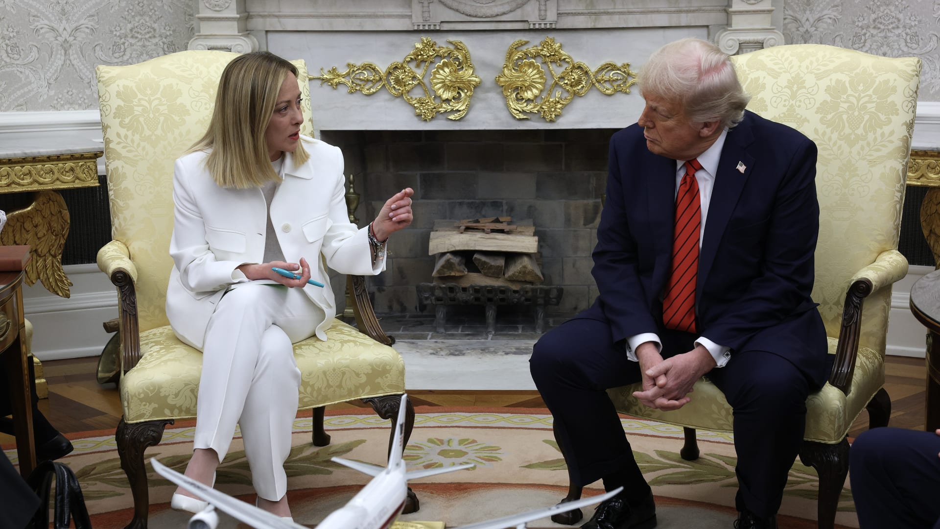 بعد منعها طائرة أمريكية من استخدام قاعدة إيطالية.. جورجيا ميلوني تُصعّد من معارضتها لترامب