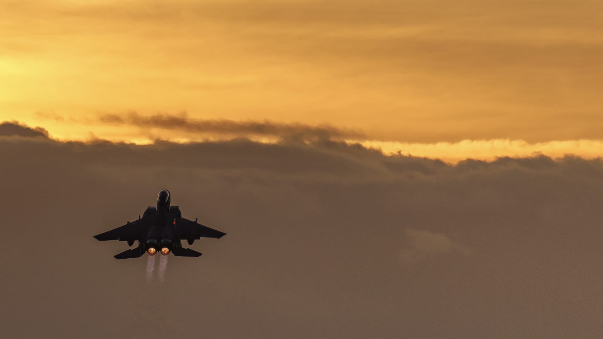 رئيس برلمان إيران "يسخر" من أمريكا بعد إسقاط مقاتلتها.. ويطرح تساؤلاً بشأن باب المندب