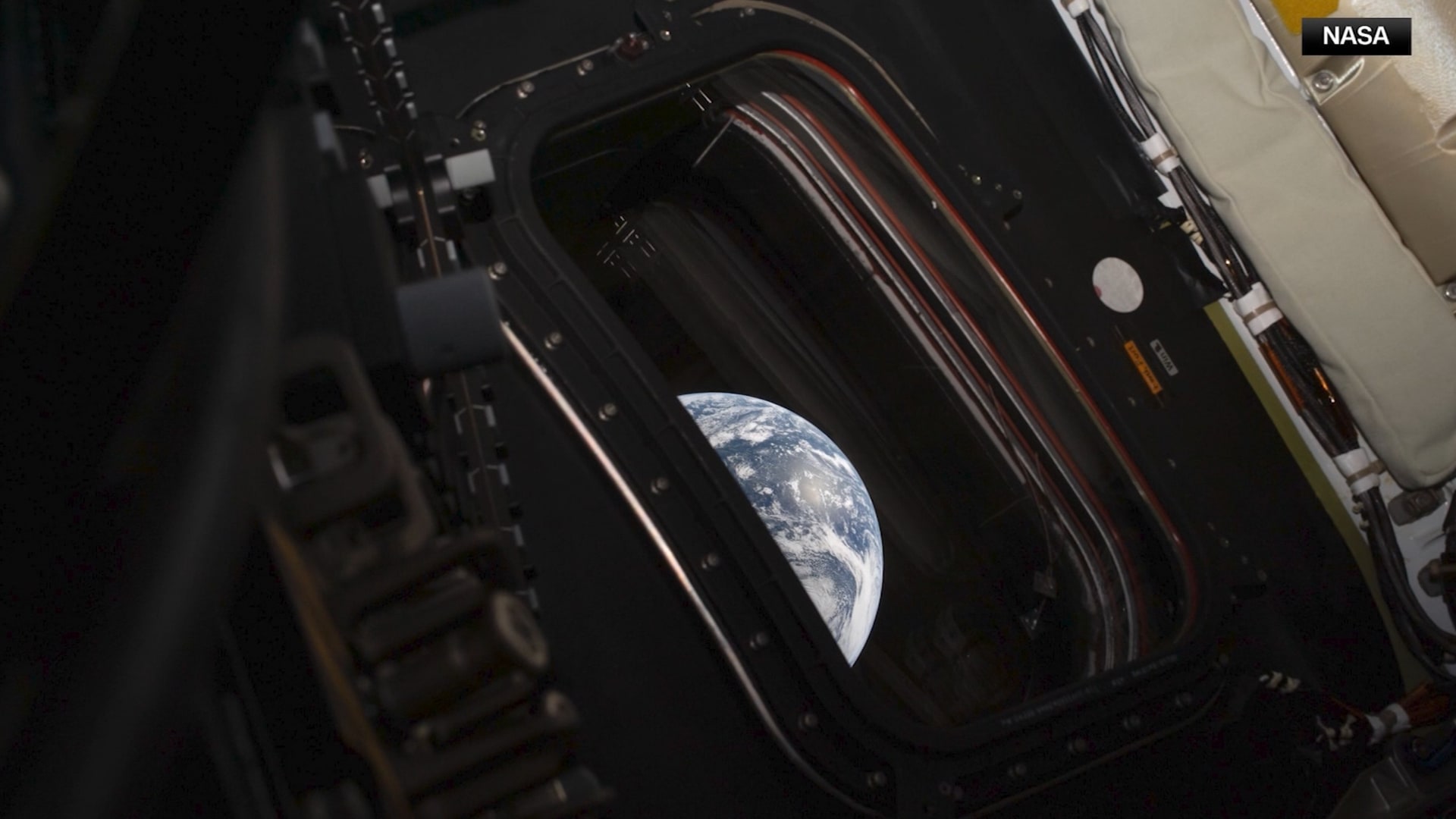 في اليوم الثالث من مهمة "أرتميس 2" التاريخية إلى القمر: صور غير مسبوقة للفضاء