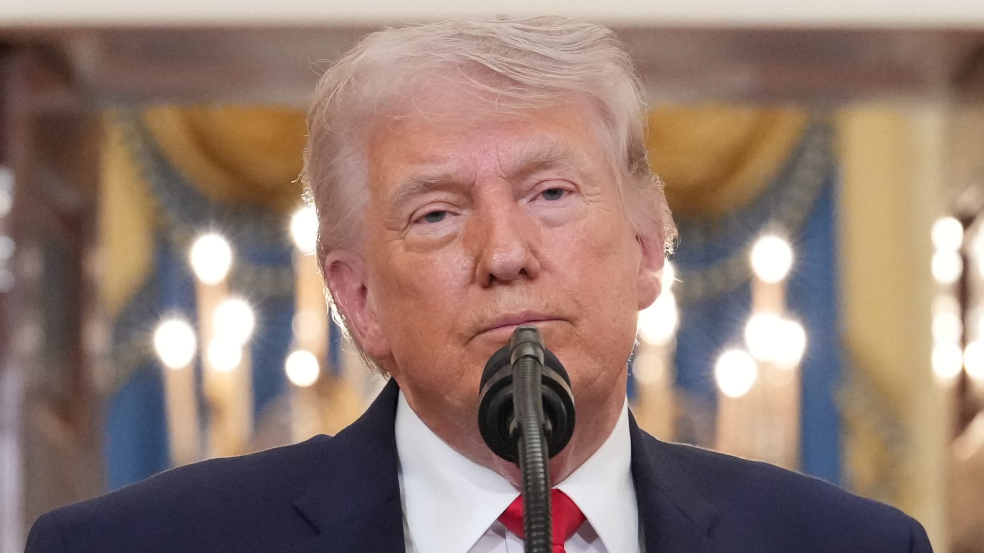 "سينهمر عليهم الجحيم".. ترامب: "الوقت ينفد" أمام إيران لإعادة فتح مضيق هرمز