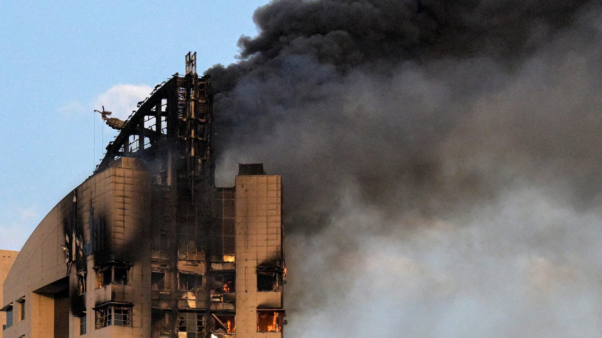 إيران تشن هجمات جديدة على 3 دول خليجية السبت