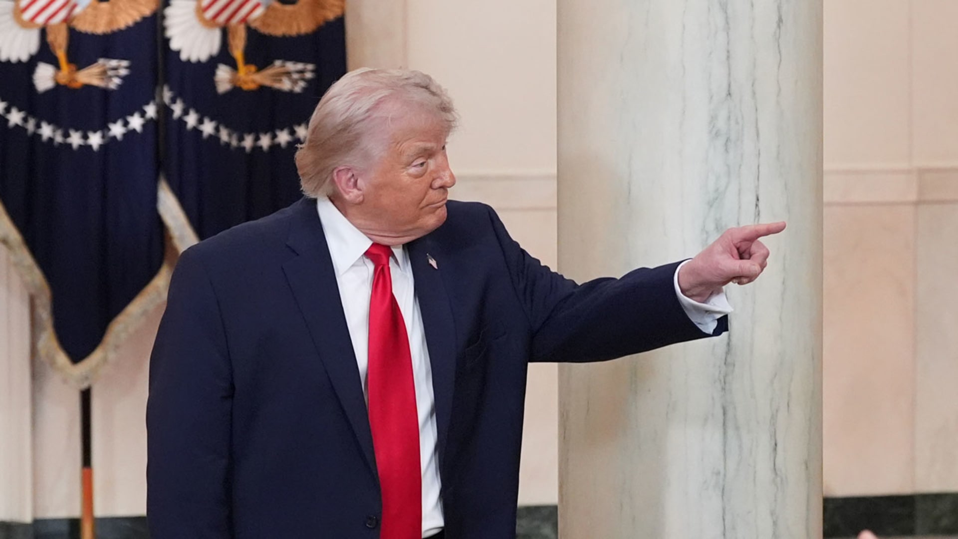 ترامب يوضح ما شملته عملية إنقاذ عضو طاقم الطائرة التي أُسقطت في إيران