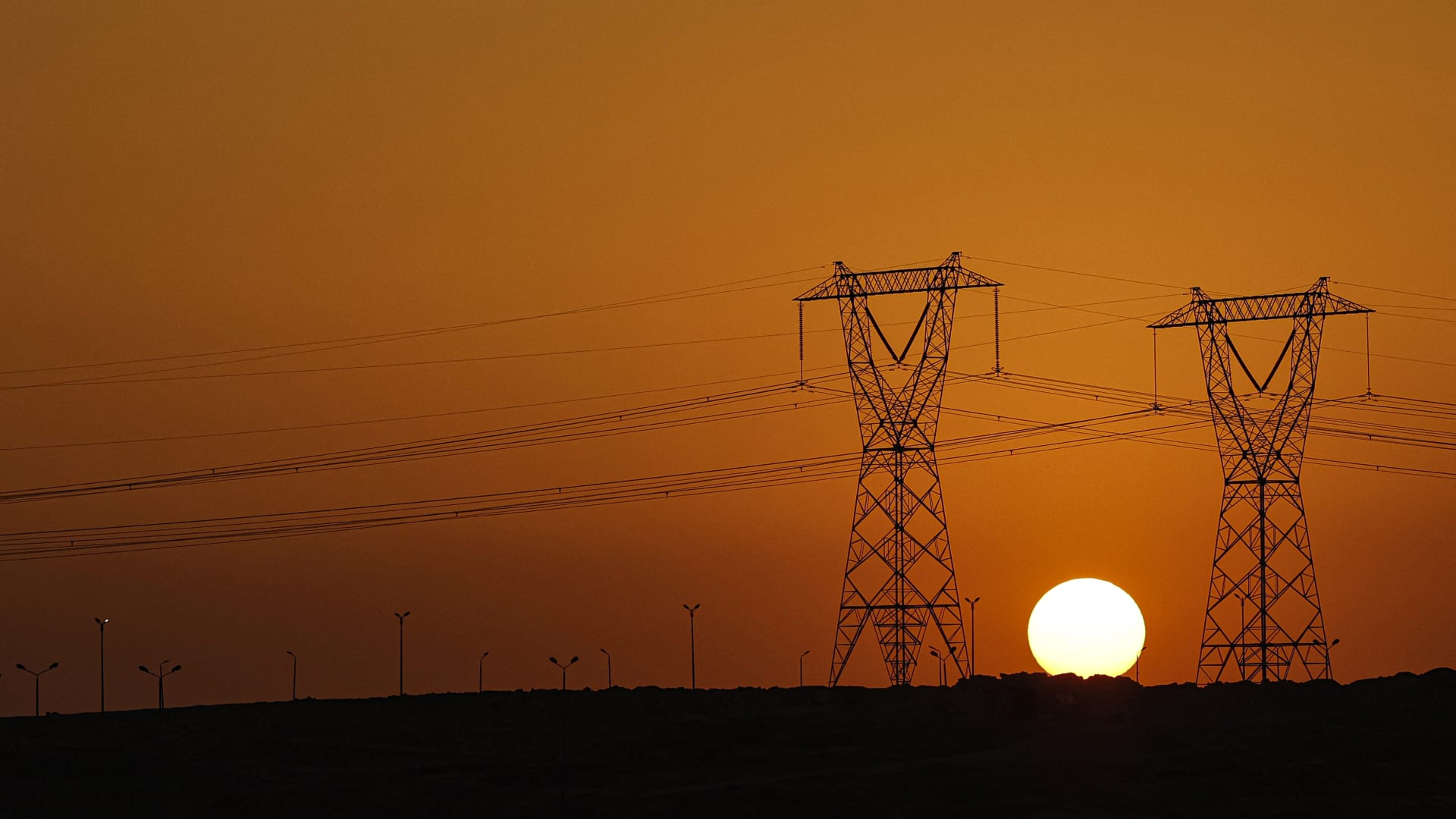 مصر تتحرك لاحتواء أزمة الطاقة برفع أسعار الكهرباء للشرائح الأعلى استهلاكاً