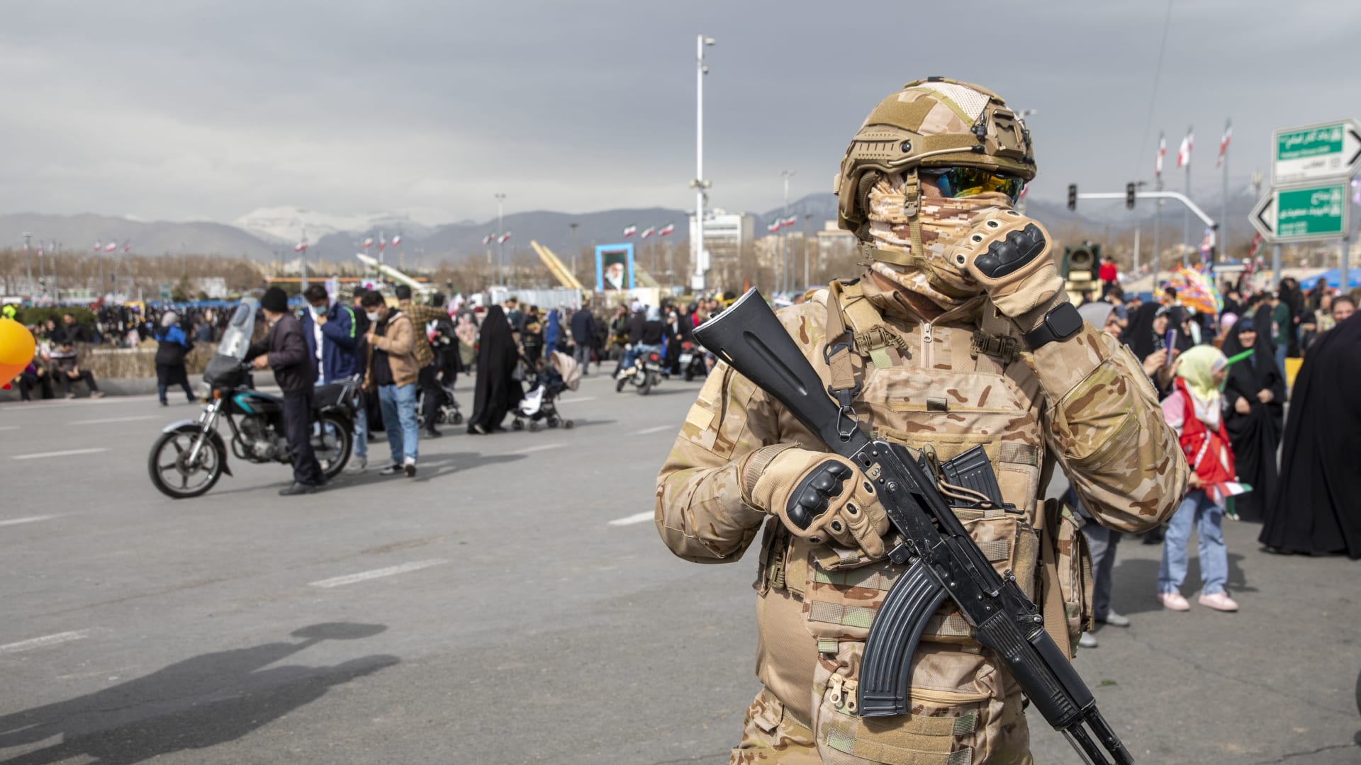 الجيش الإيراني يكشف ملابسات "مقتل 4 ضباط خلال اشتباك مع مقاتلات" أمريكية