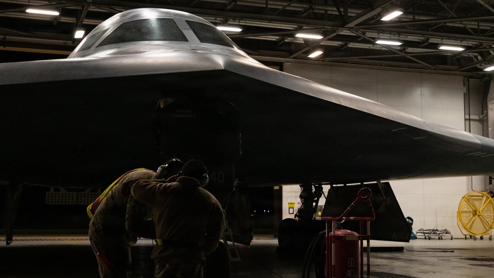 بعد تهديد ترامب لإيران.. الجيش الأمريكي يعلن عن فحص القاذفة "الشبحية" "B-2" قبيل تنفيذها مهمة