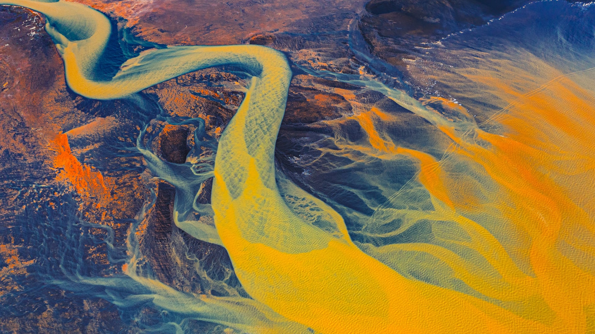 صور جوية توثق الجمال الهش والتحوّل الصامت في طبيعة آيسلندا