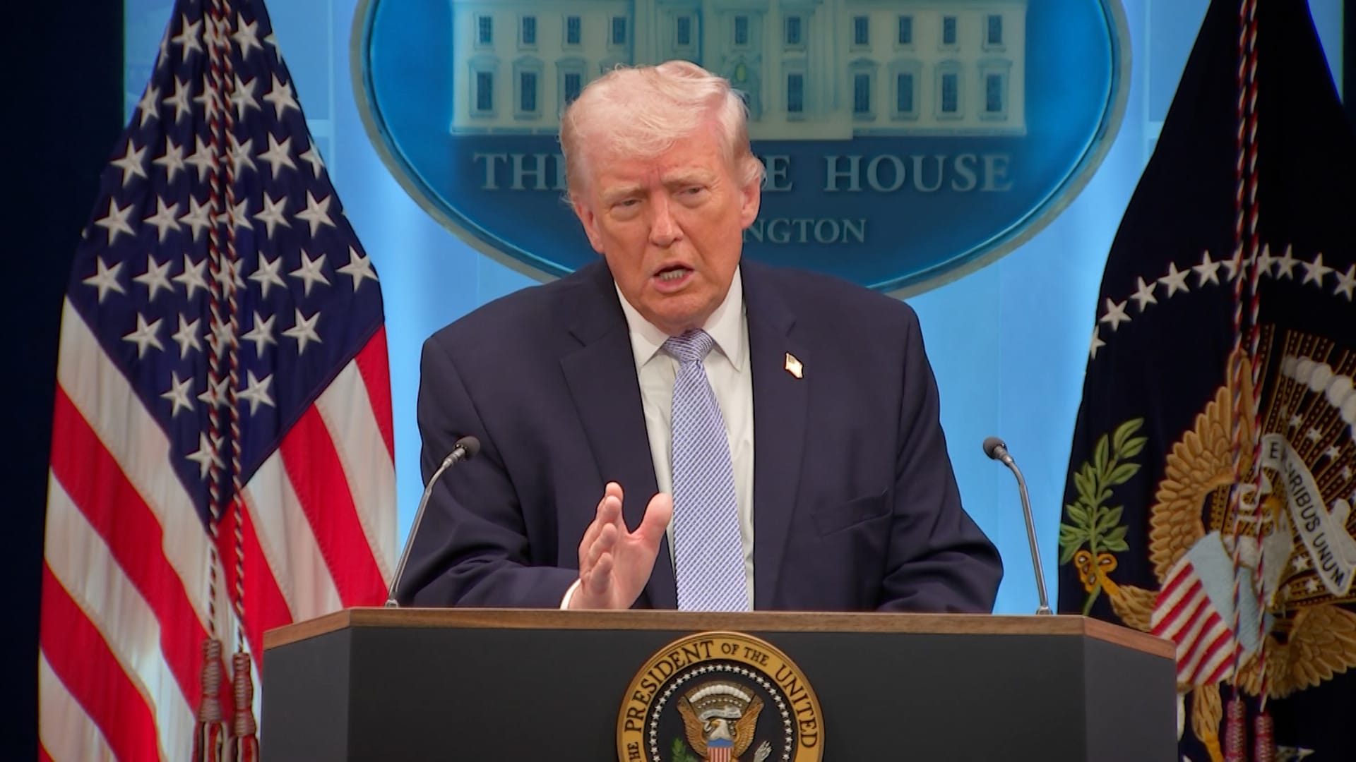 ترامب: لو كان القرار بيدي لاستوليت على نفط إيران.. فالغنيمة للفائز