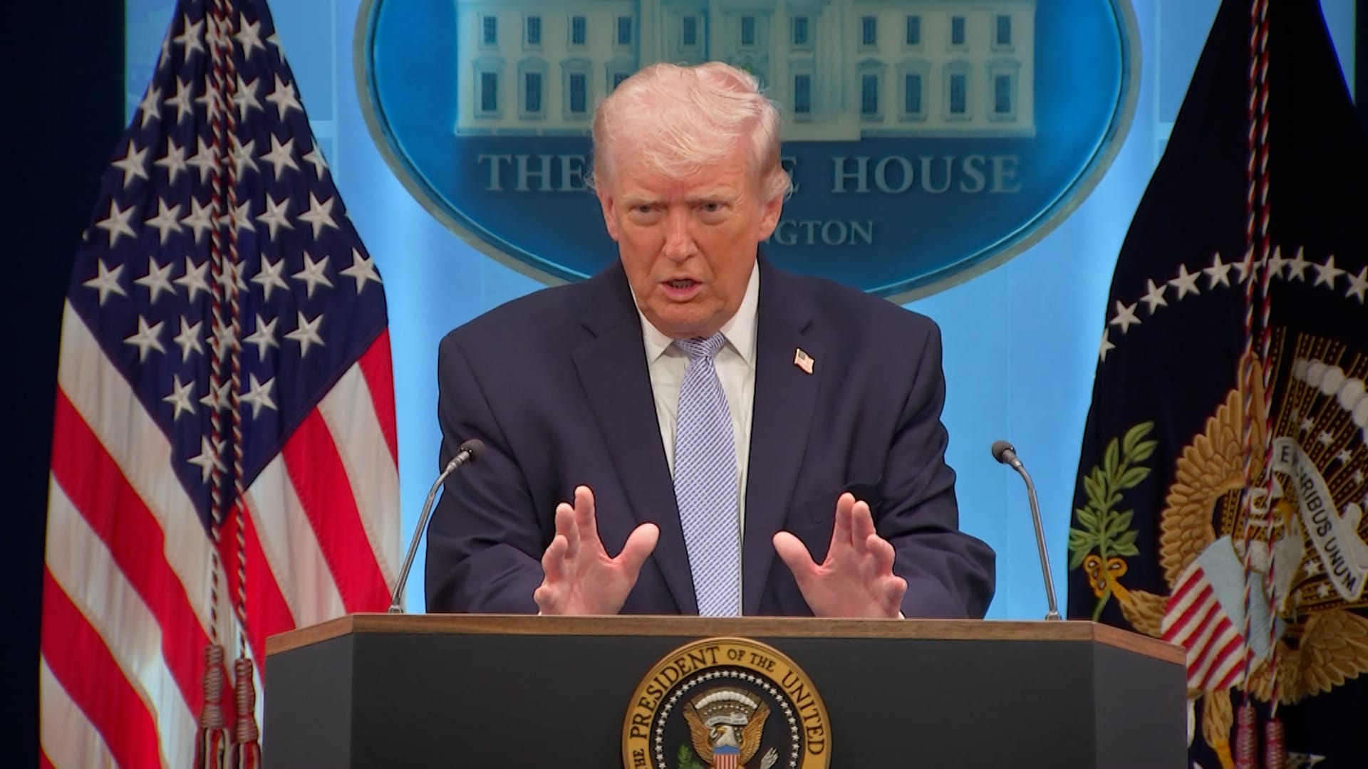 ترامب يهاجم حلفاءه ويزعم أن كيم جونغ أون قال عنه كلاما طيبا في حين كان يصف بايدن بـ"المتخلف العقلي"