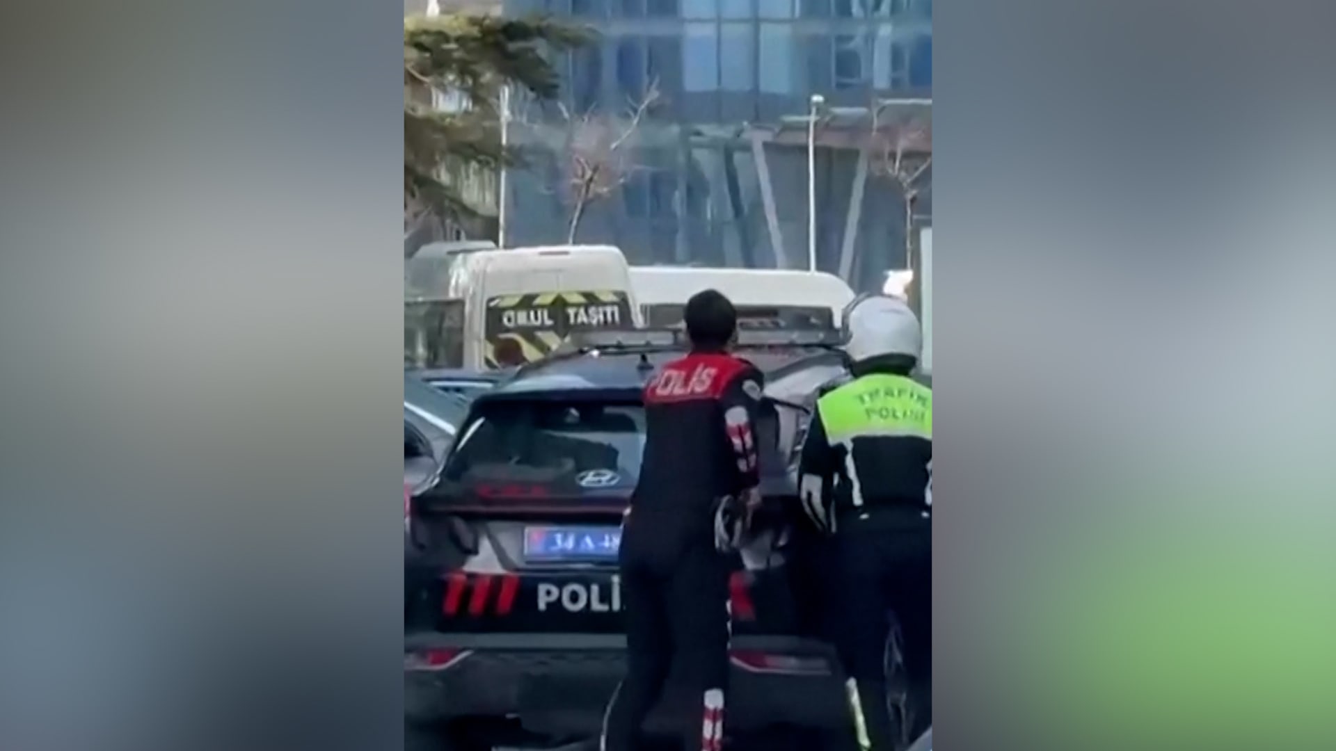 شاهد لحظة إطلاق نار قرب القنصلية الإسرائيلية في إسطنبول