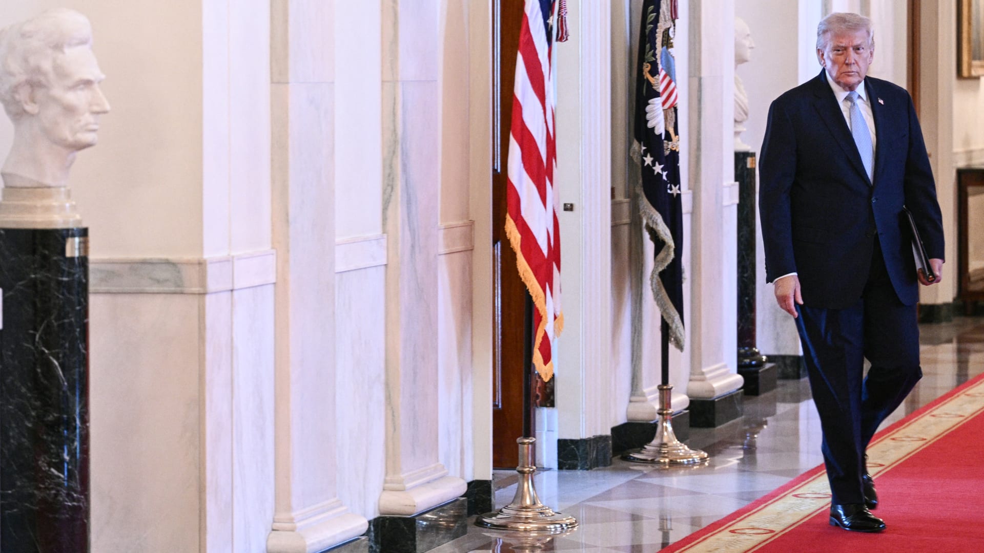 "حضارة بأكملها ستندثر الليلة".. ترامب يهدد إيران قبيل انتهاء المهلة