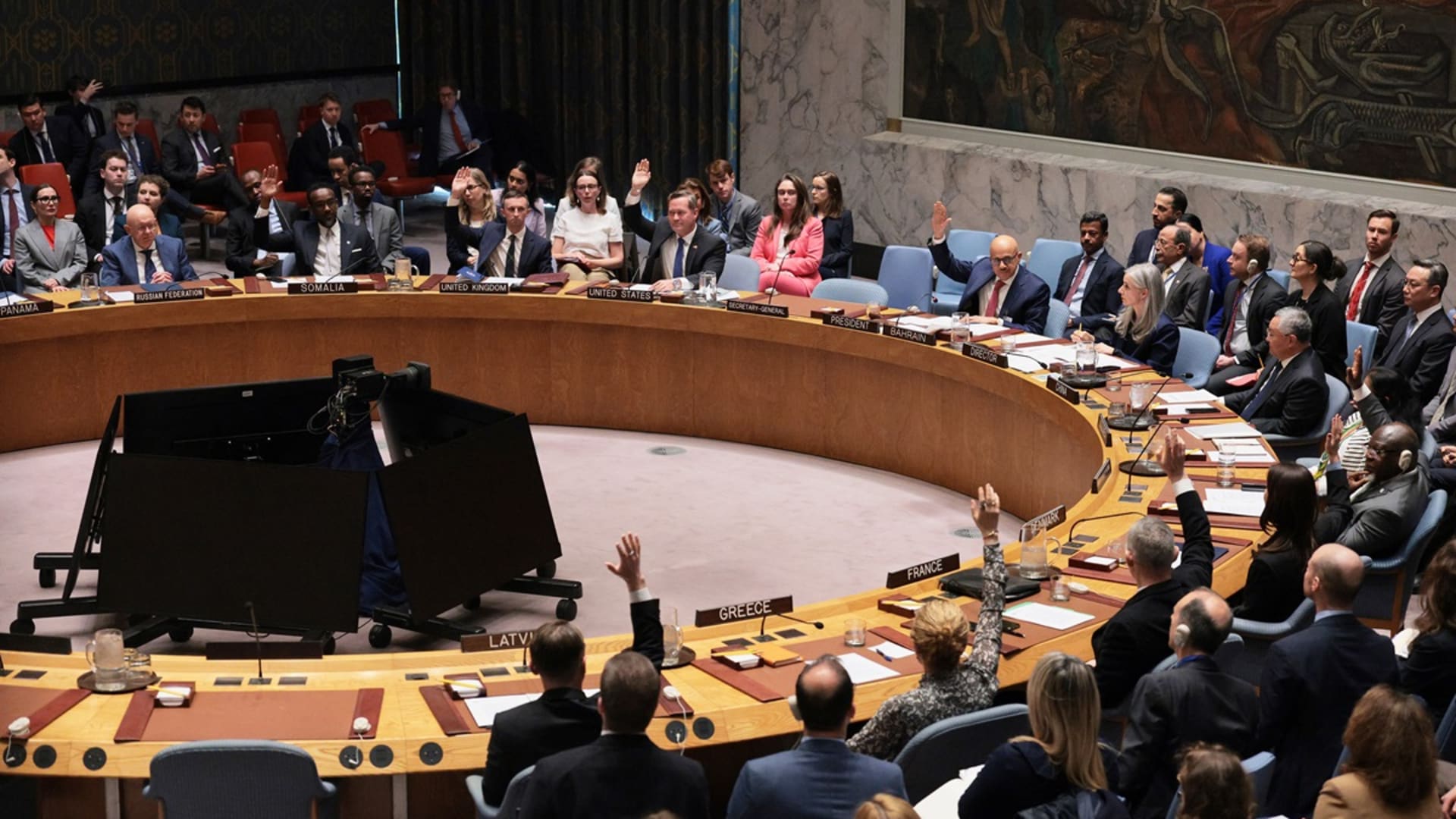 فيتو من الصين وروسيا يحبط مشروع قرار بمجلس الأمن لإعادة فتح مضيق هرمز