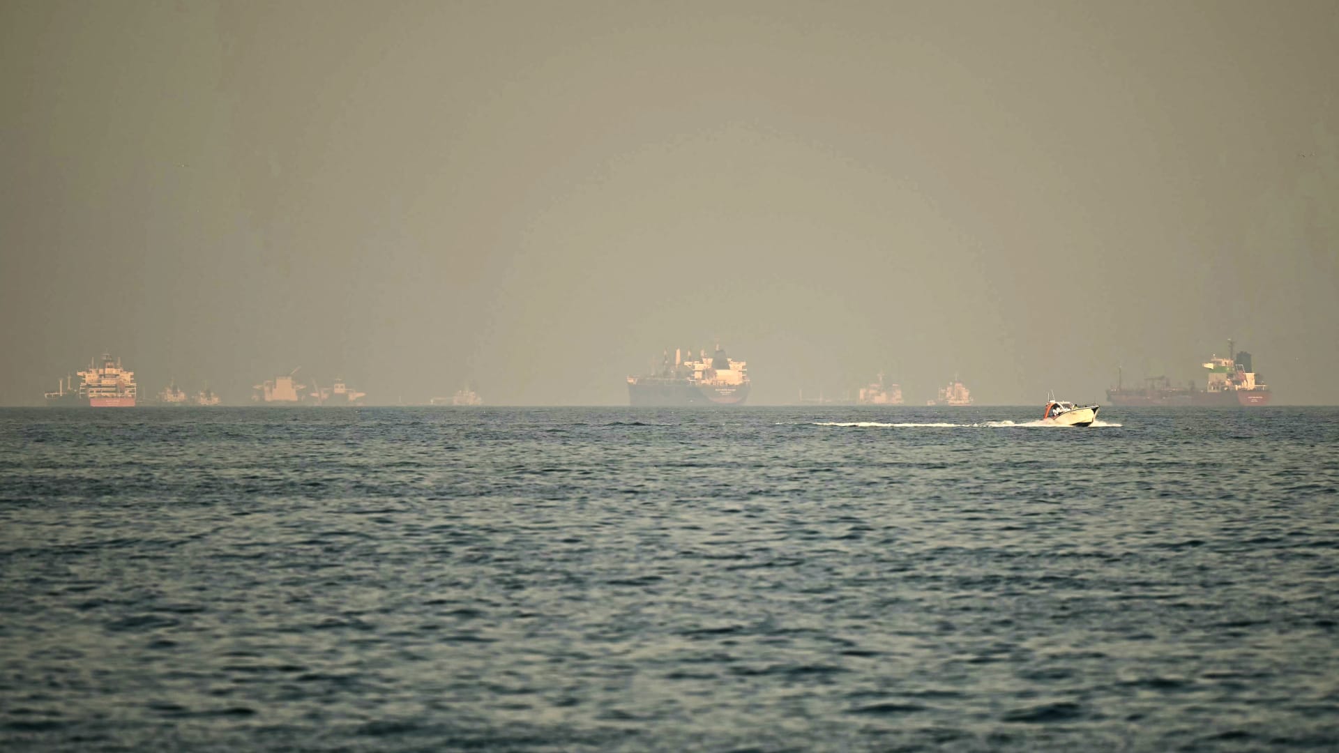 بعد تصريح وزير خارجية إيران.. ترامب يعلق على ازدحام مضيق هرمز وقضية اليورانيوم