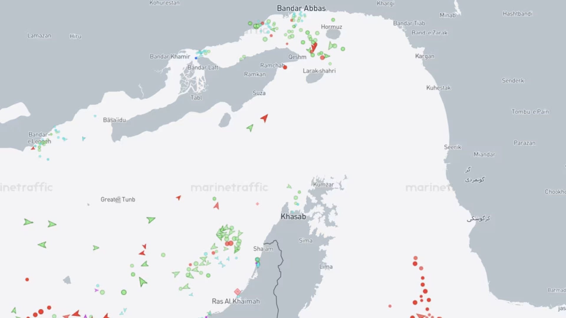 بعد نحو 6 ساعات على إعلان وقف إطلاق النار.. ماذا تظهر بيانات الشحن بمضيق هرمز؟