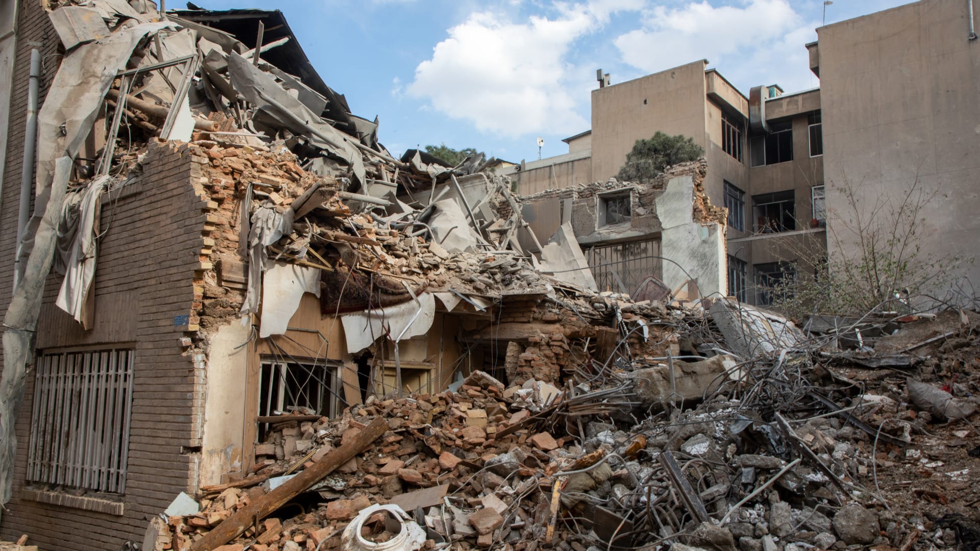 بعد إعلان وقف إطلاق النار لأسبوعين.. خريطة المواقع المستهدفة بضربات في إيران والمنطقة