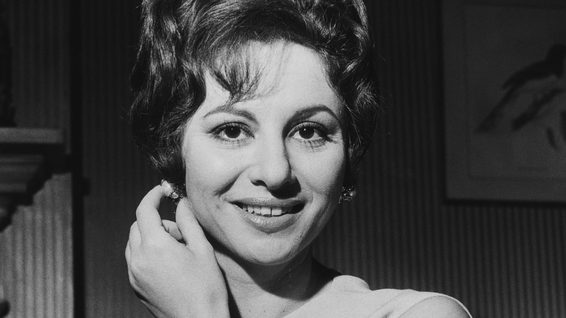 فاتن حمامة.. كيف تحوّلت إطلالاتها إلى نموذج للأناقة الكلاسيكية اليوم؟