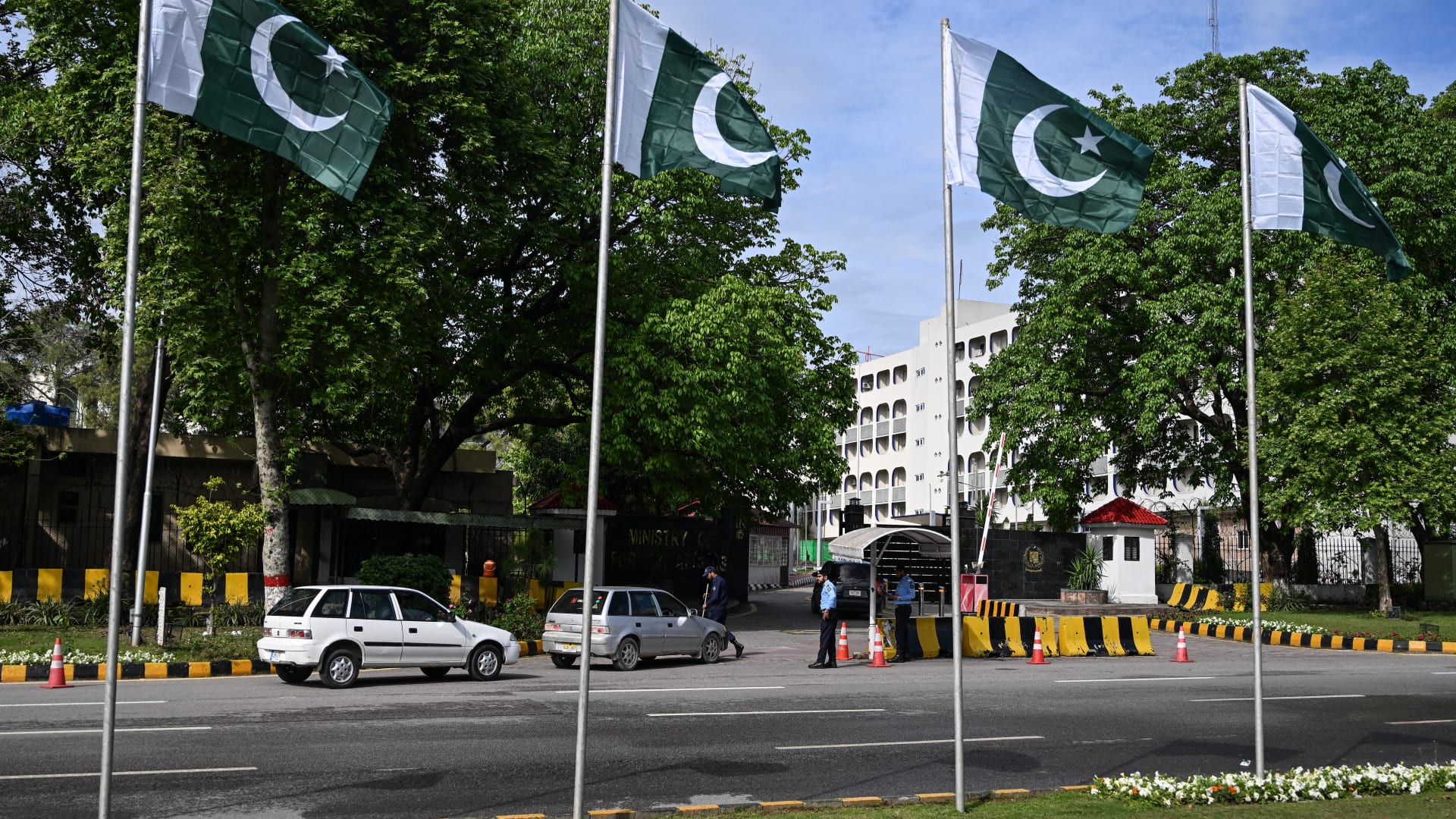 ماذا على طاولة المحادثات بين أمريكا وإيران وسط حالة الترقب؟ إليكم ما نعلمه