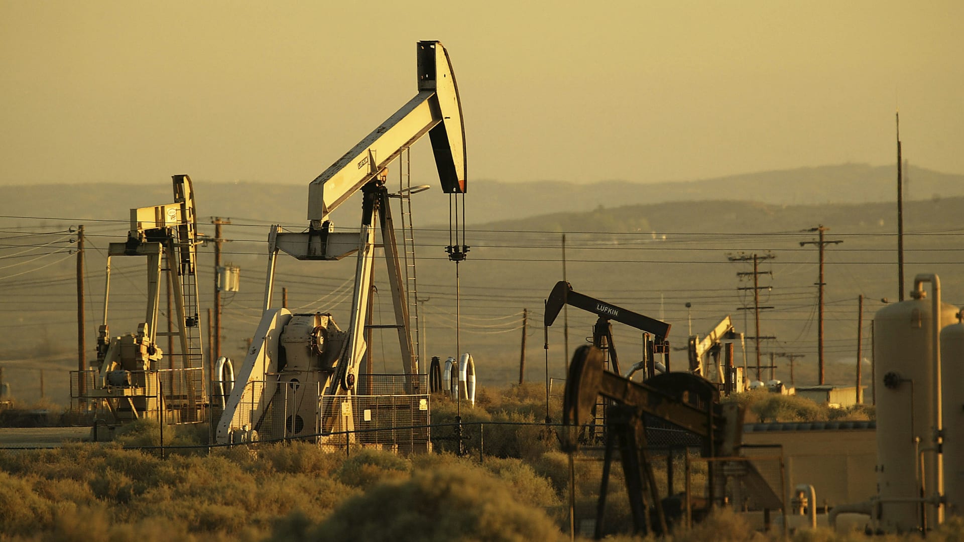 إليكم سبب ارتفاع سعر النفط الجمعة رغم اتفاق وقف إطلاق النار بين أمريكا وإيران