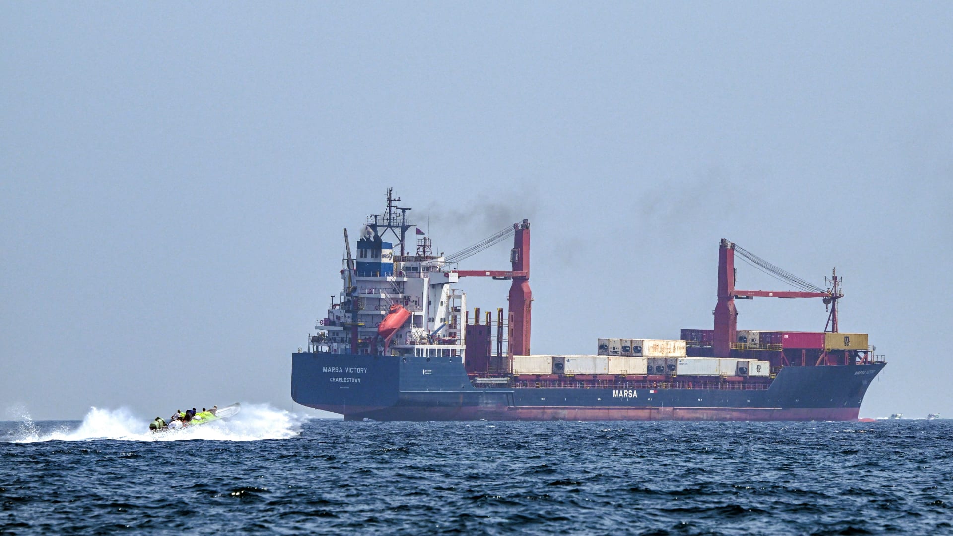 الحرس الثوري: إدارة مضيق هرمز دخلت "مرحلة جديدة".. كم سفينة عبرت الجمعة؟