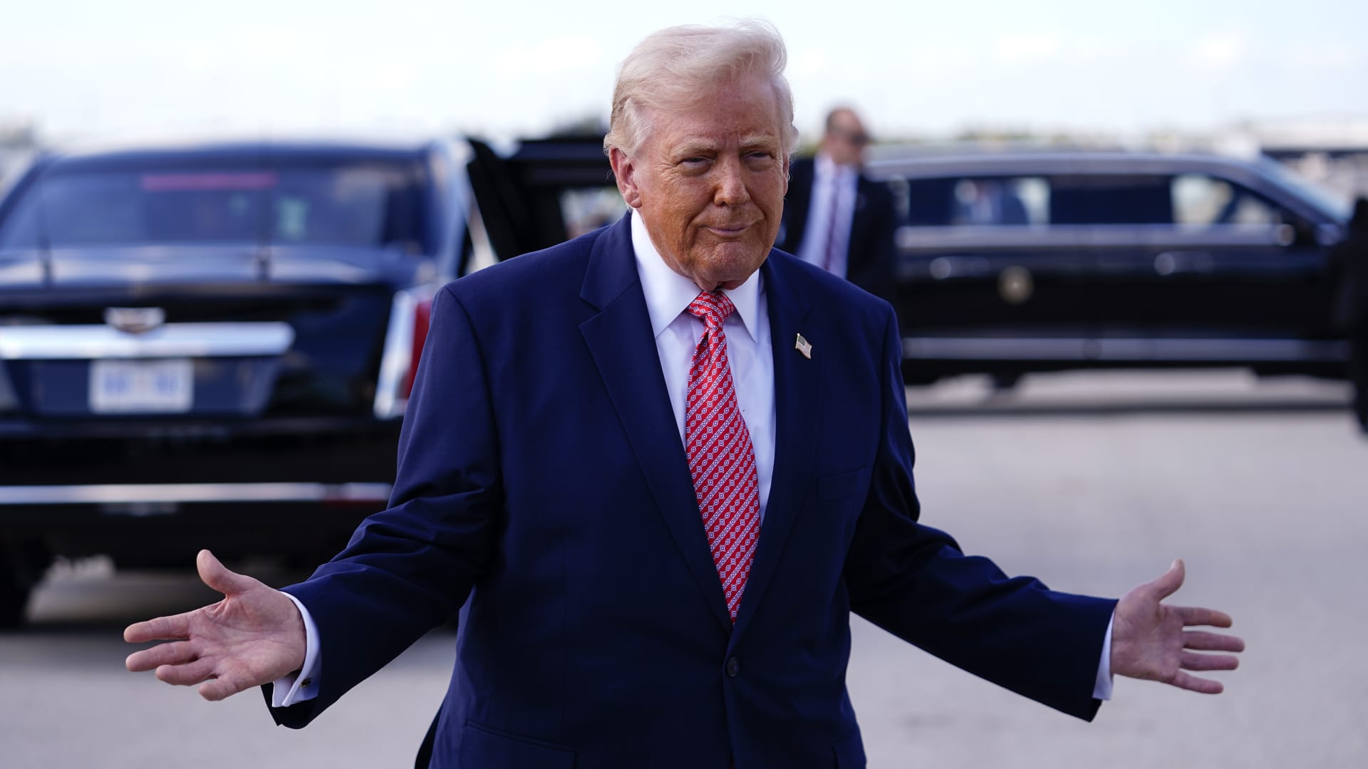 ترامب يكشف عن "ورقة تفاوضية" بيد إيران و"سبب بقائهم على قيد الحياة"