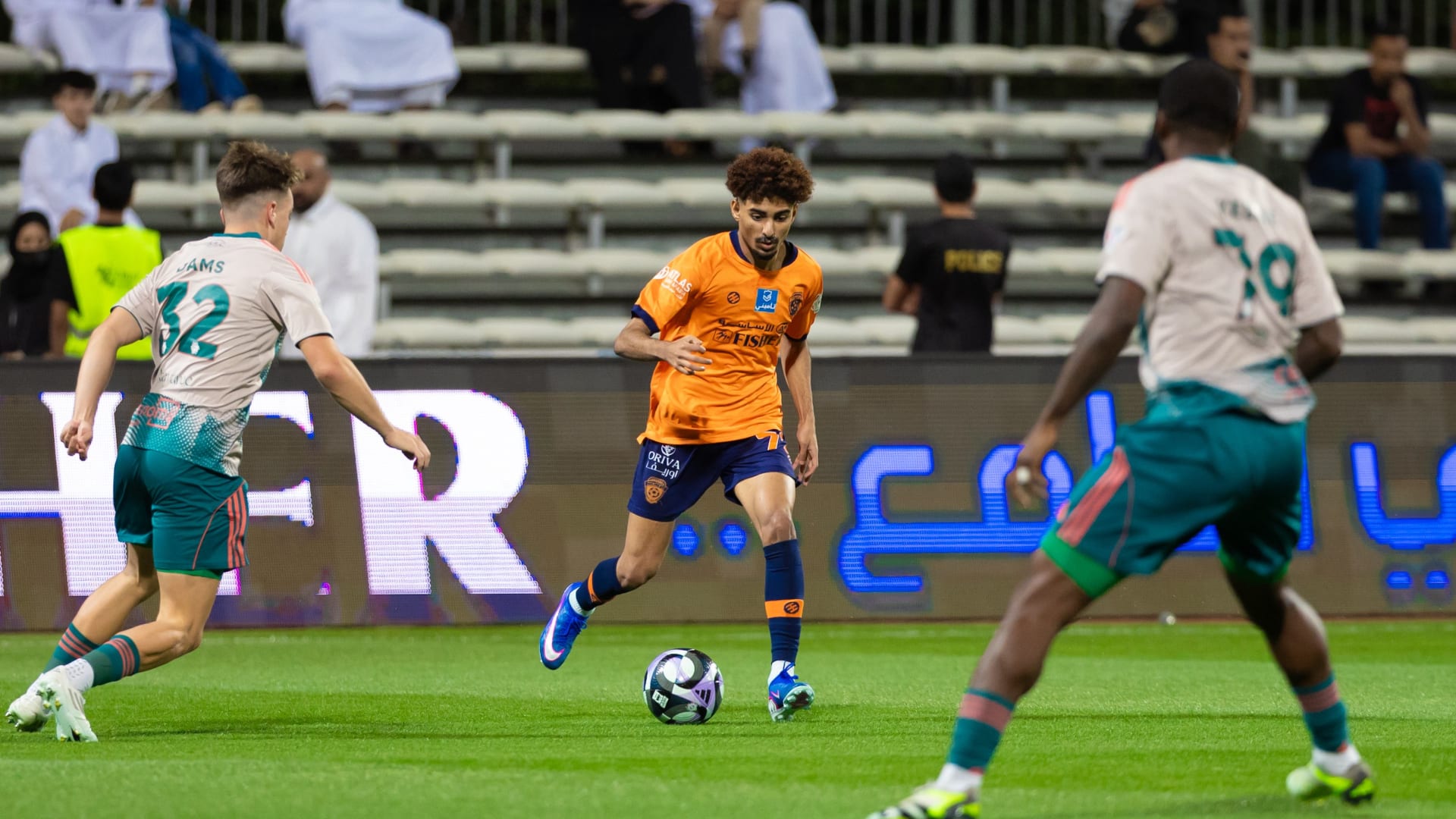 تحرك من اتحاد الكرة السعودي بشأن أحداث مباراة الأهلي والفيحاء