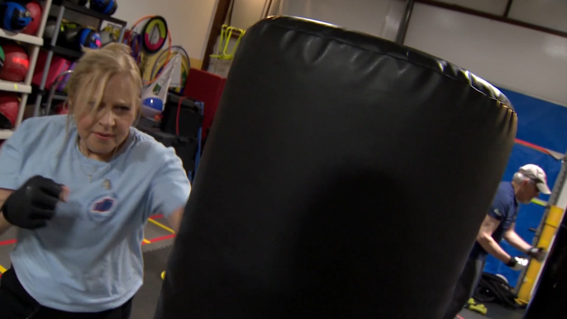 بوكسينغ وموسيقى.. علاج غير مألوف لمرضى باركنسون