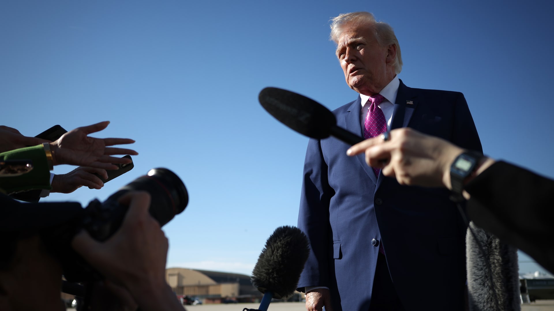 ترامب: محور الاتفاق مع إيران هو الملف النووي.. ومضيق هرمز سيُعاد فتحه "تلقائياً"