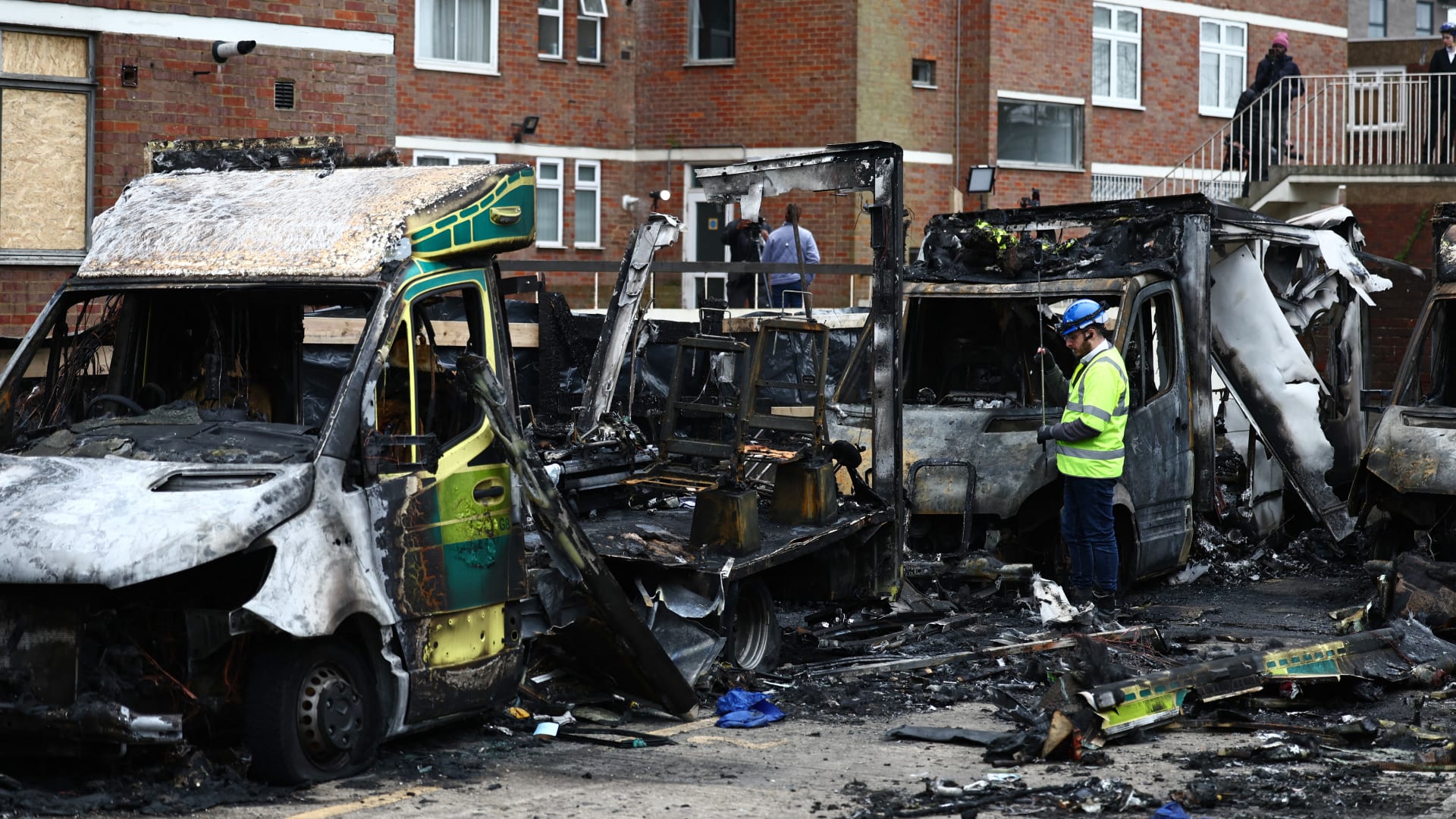 جماعة غامضة موالية لإيران تتبنى سلسلة هجمات بأوروبا.. ماذا نعلم؟