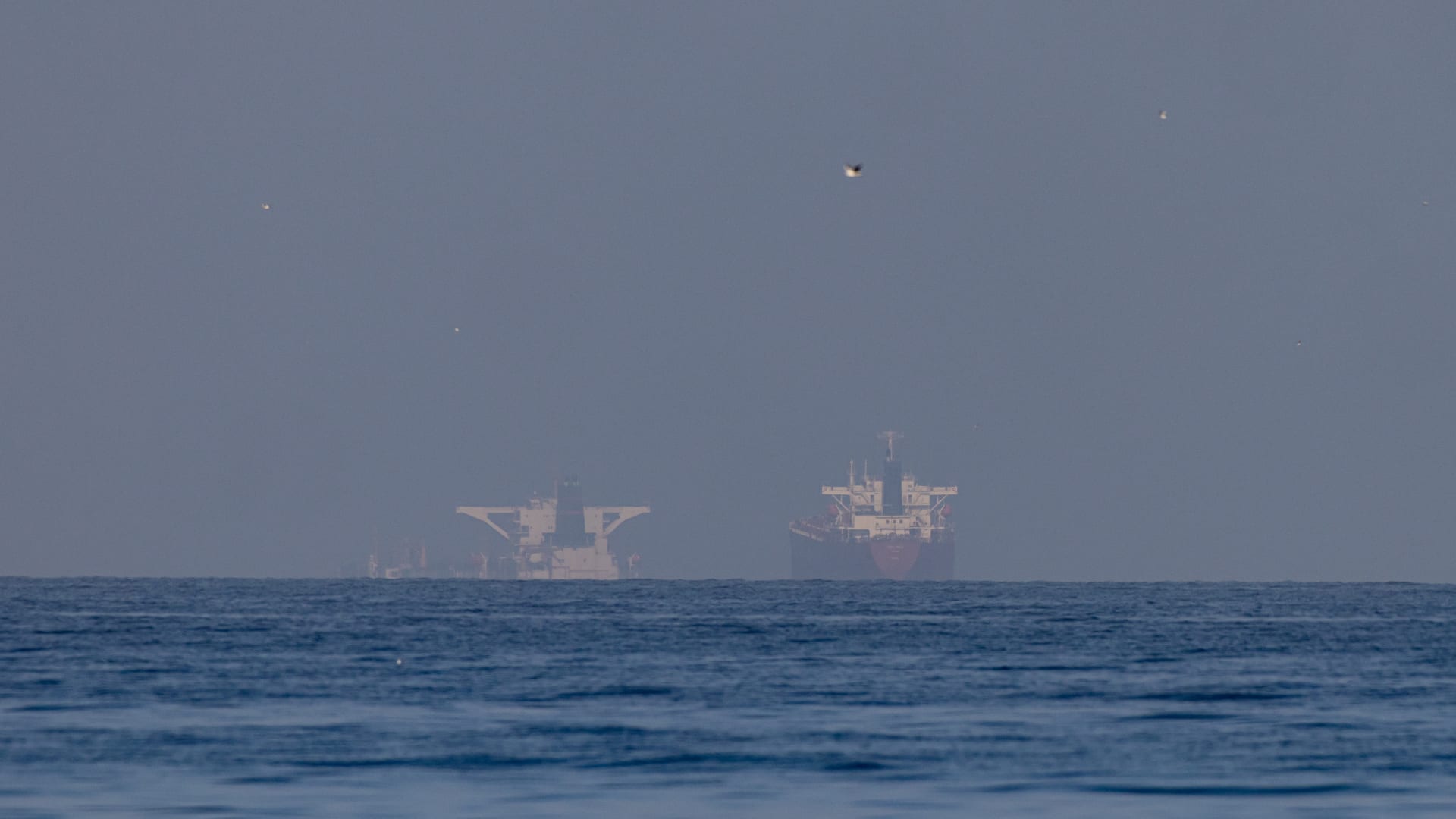 آخر مستجدات حركة الملاحة بمضيق هرمز مع انطلاق محادثات السلام السبت