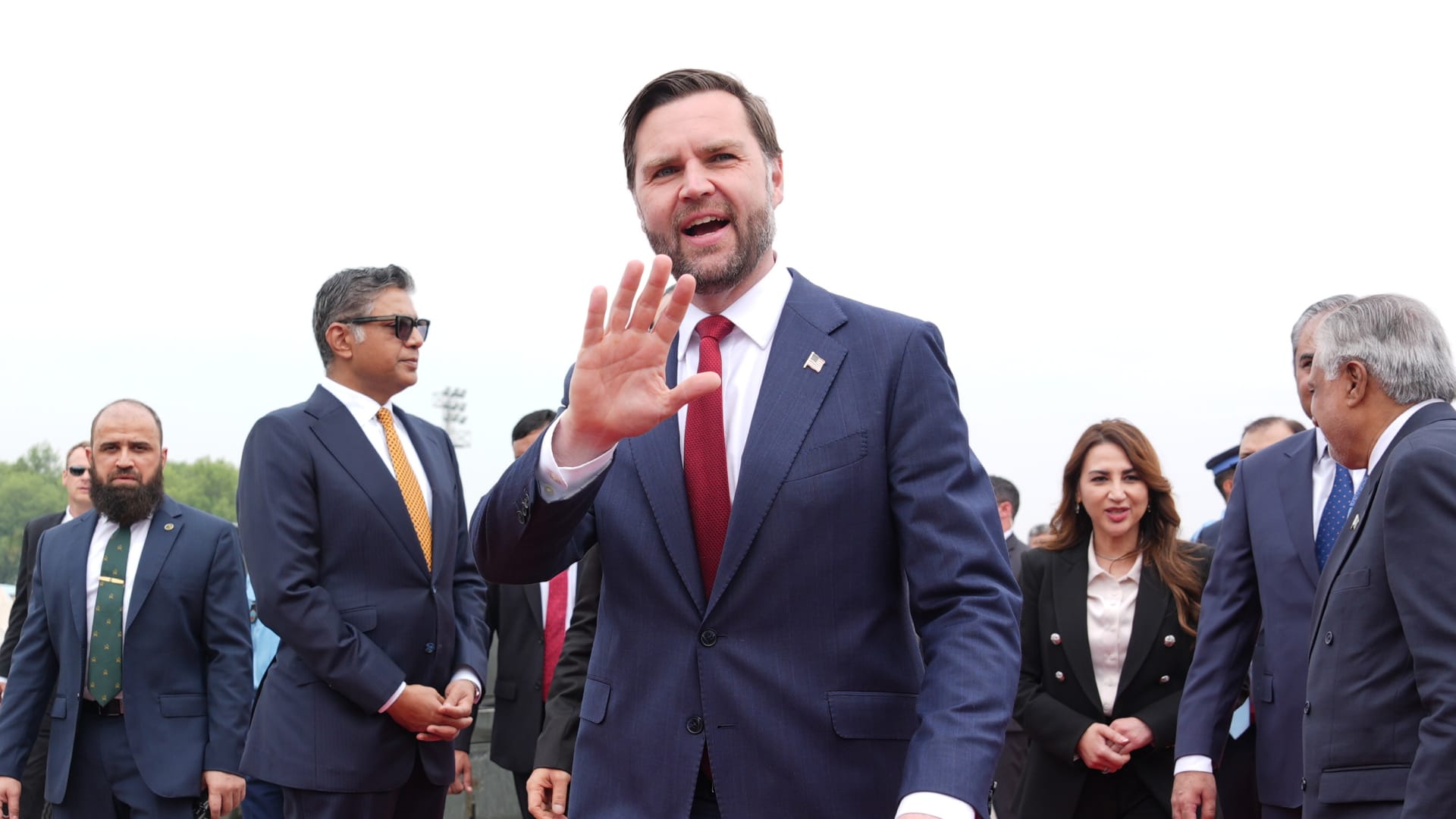 إعلام إيراني: انطلاق المحادثات الإيرانية الأمريكية في باكستان