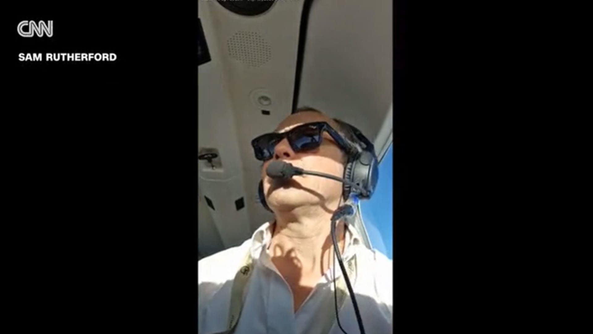 "توتر في الجو" فوق بحر العرب.. ماذا حدث عندما اكتشفت طائرة صغيرة أنها قرب حاملة طائرات أمريكية بمنطقة حرب؟