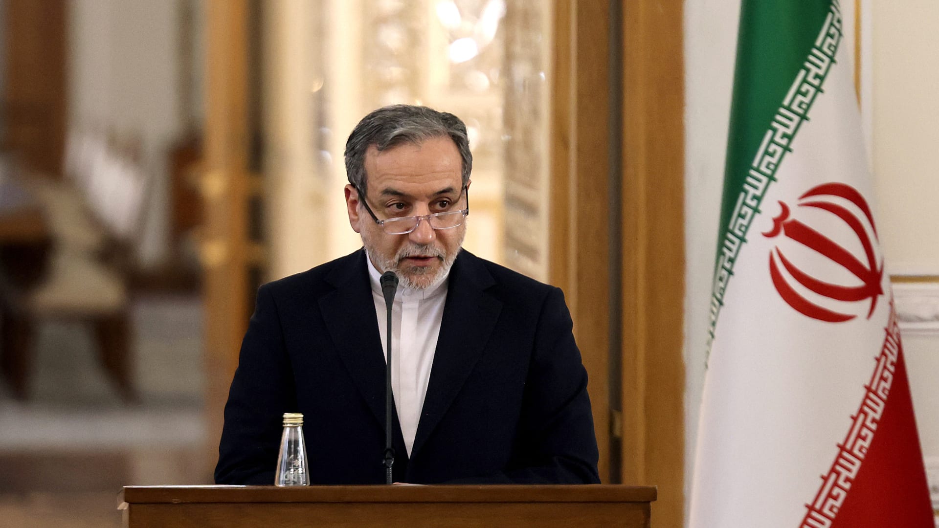 "لم نتعلم أي دروس".. وزير خارجية إيران يعلق على انهيار المحادثات مع أمريكا