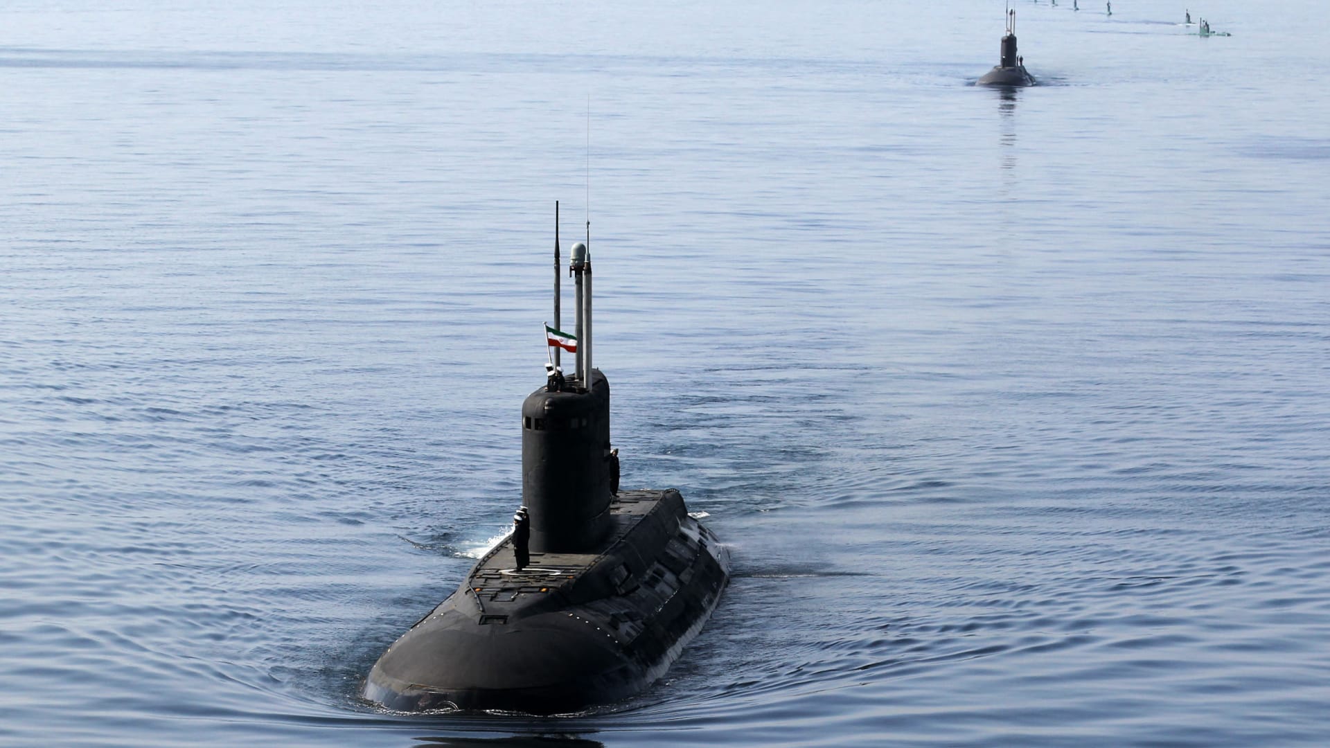 مستشار عسكري إيراني يُعلق على خطط ترامب لفرض حصار بحري على بلاده