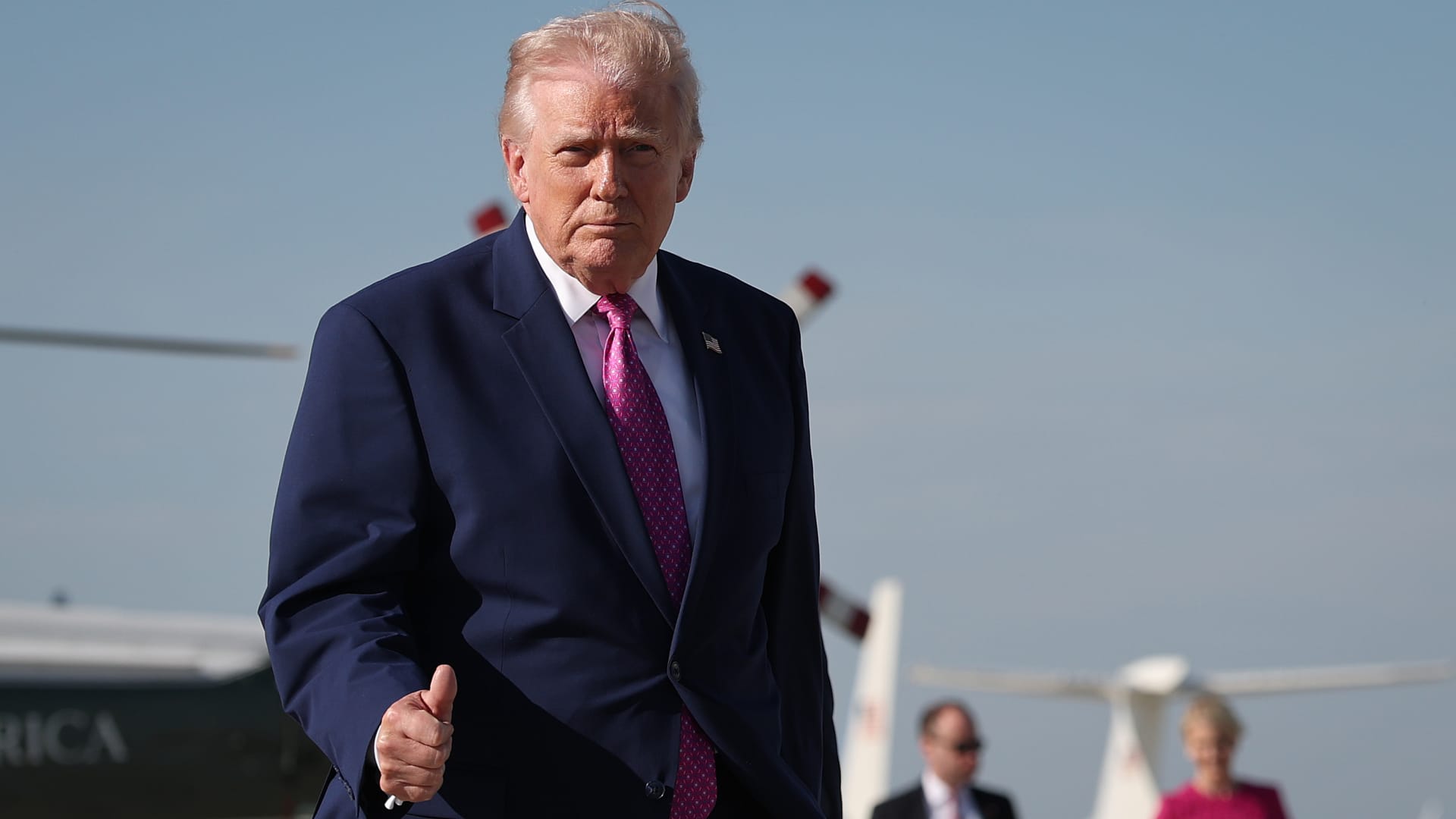 ترامب يكشف عن حالة الطيارين الأمريكيين بعد إنقاذهما من إيران