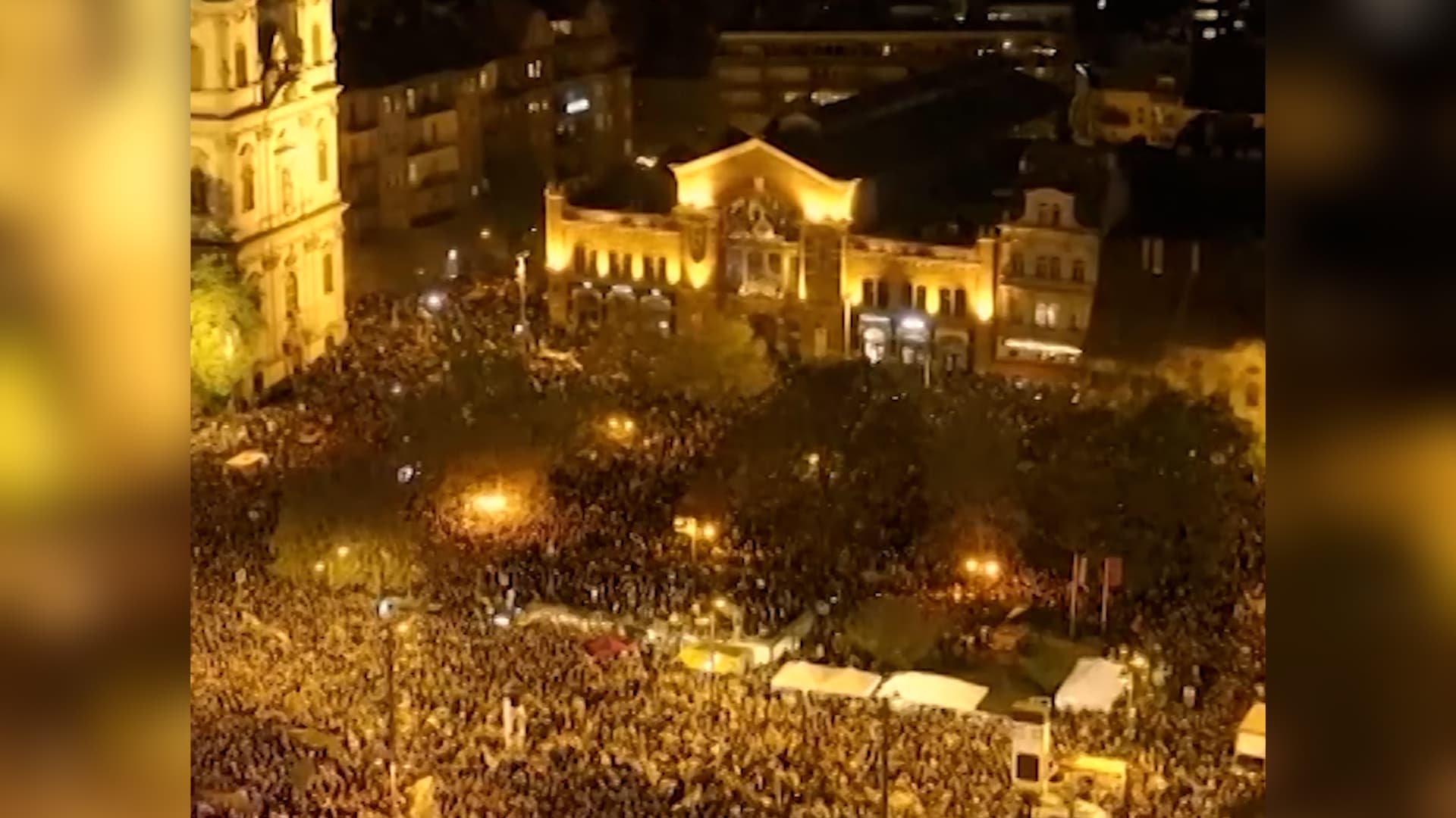 "كنا بحاجة إلى استراحة".. احتفالات عارمة في شوارع بودابست بعد اعتراف أوربان بالهزيمة