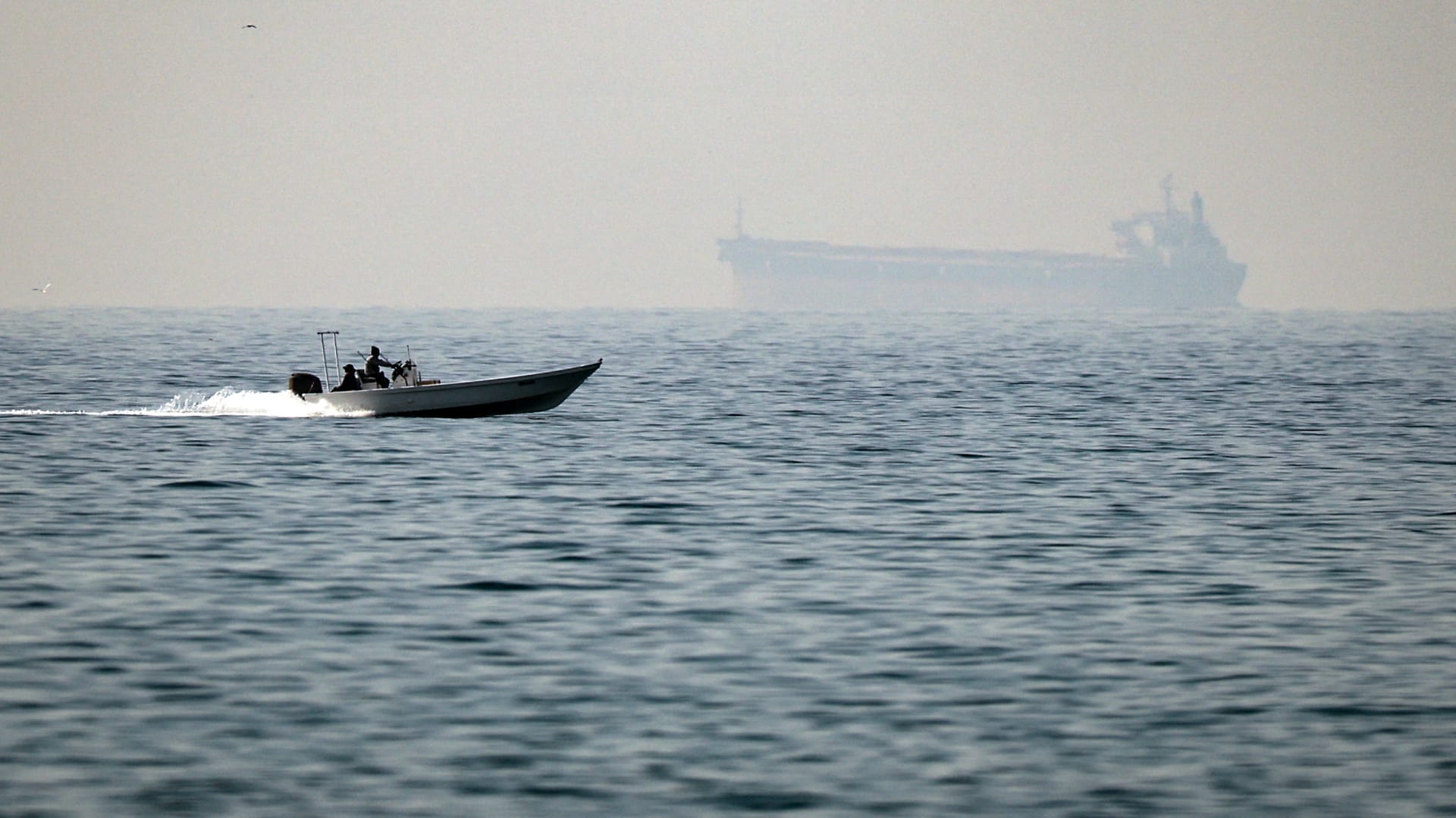 انخفاض حركة الملاحة في مضيق هرمز مع اقتراب موعد "حصار ترامب"