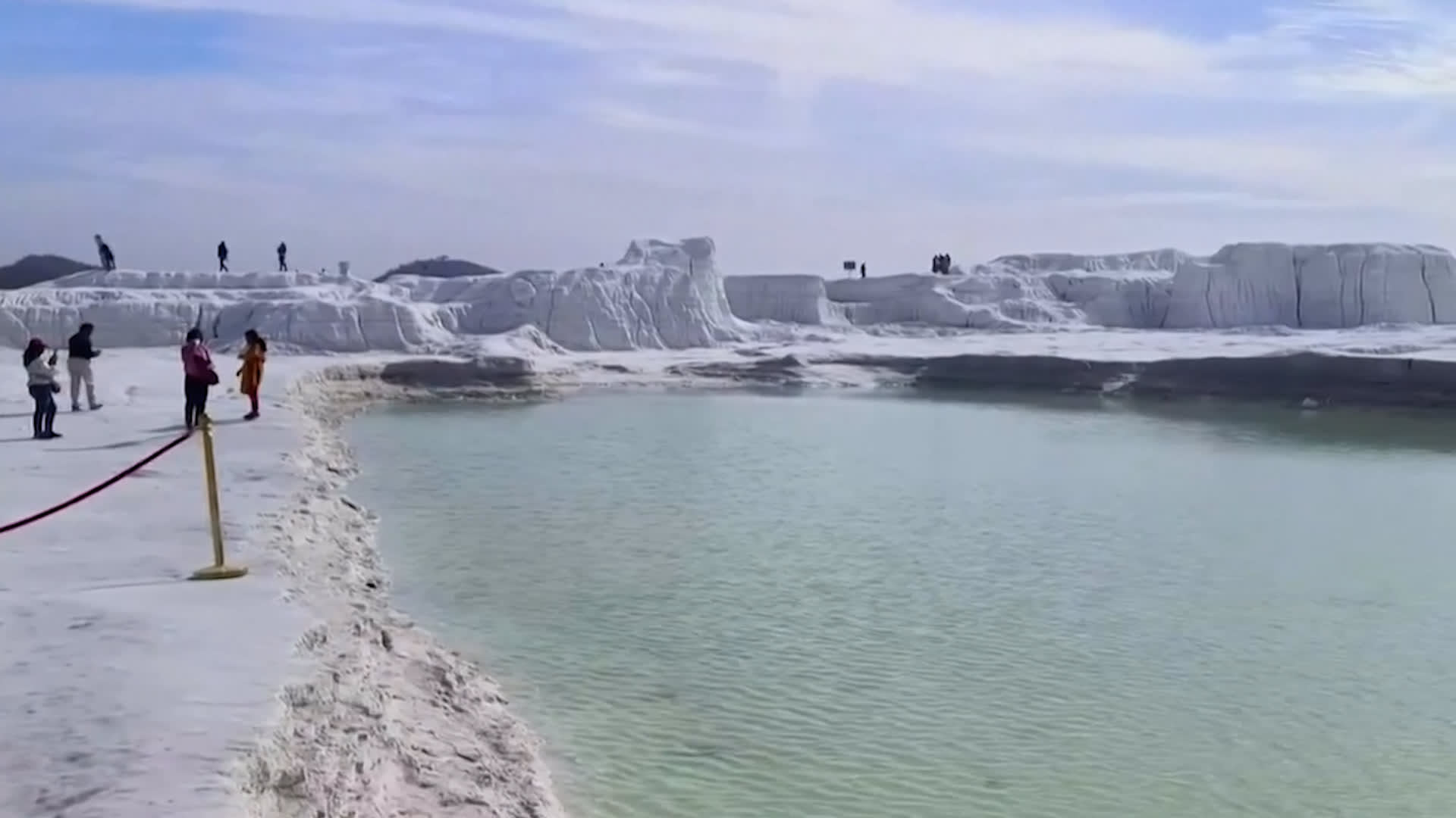 شاهد.. مكب نفايات خطرة يتحول إلى وجهة سياحية شهيرة في الهند