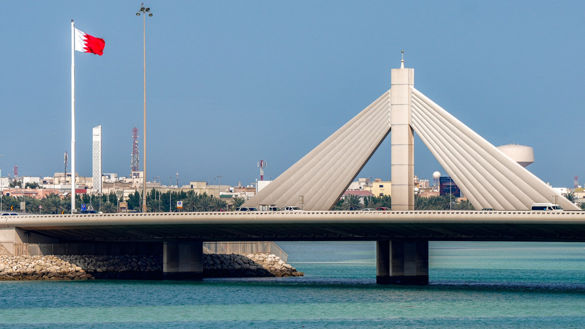 بعد السعودية.. البحرين تستدعي القائم بأعمال سفارة العراق بسبب الهجمات