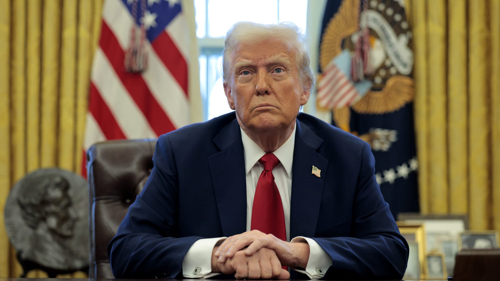 ترامب يهدد بإغراق السفن الإيرانية التي تقترب من منطقة الحصار في مضيق هرمز