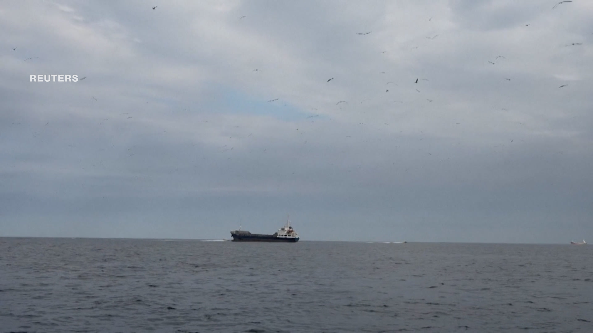 لماذا يحاول ترامب فرض حصار على مضيق هرمز بعدما طالب إيران بفتحه؟