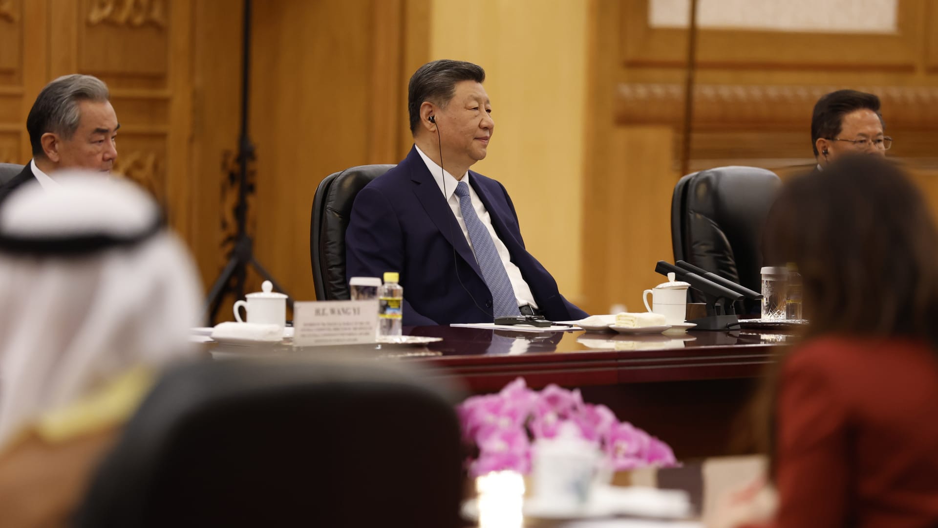 في اجتماع مع ولي عهد أبوظبي.. رئيس الصين يقدم 4 اقتراحات للسلام في الشرق الأوسط