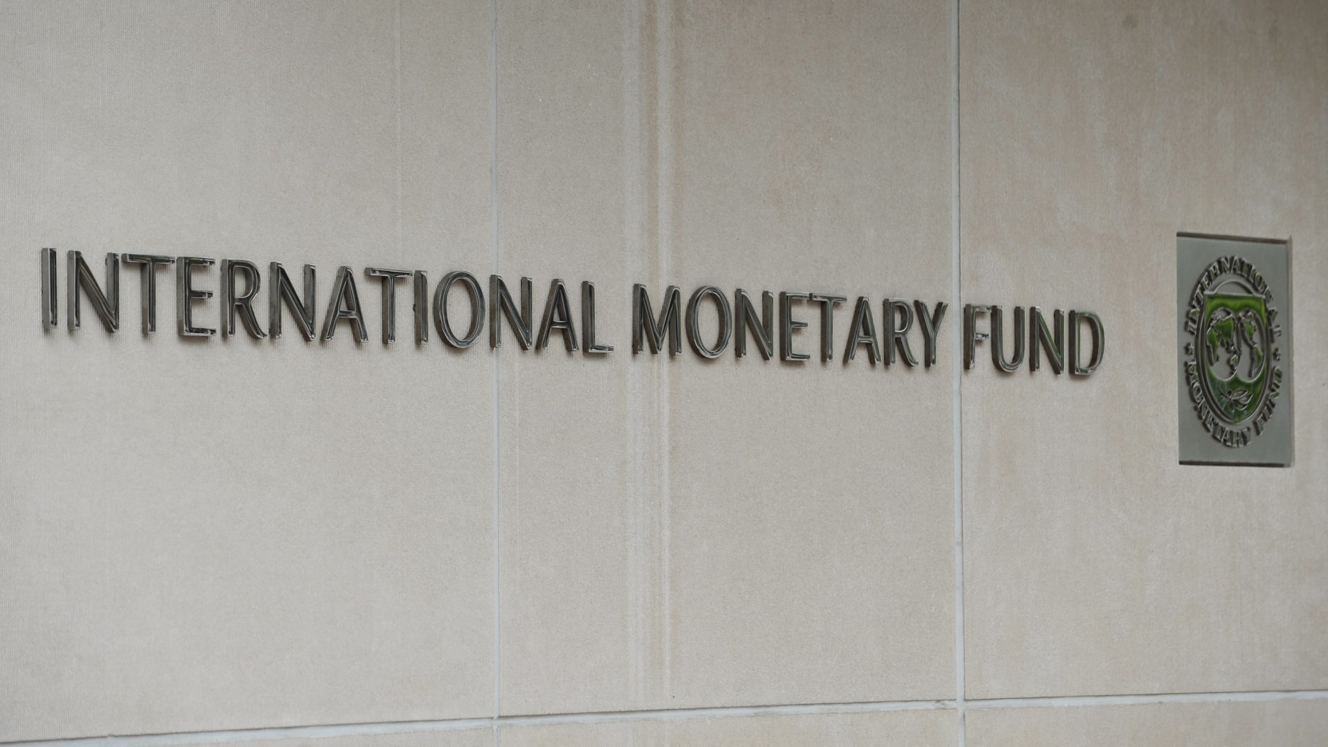 توقعات منخفضة للنمو الاقتصادي بسبب حرب إيران: العالم على حافة ركود وشيك